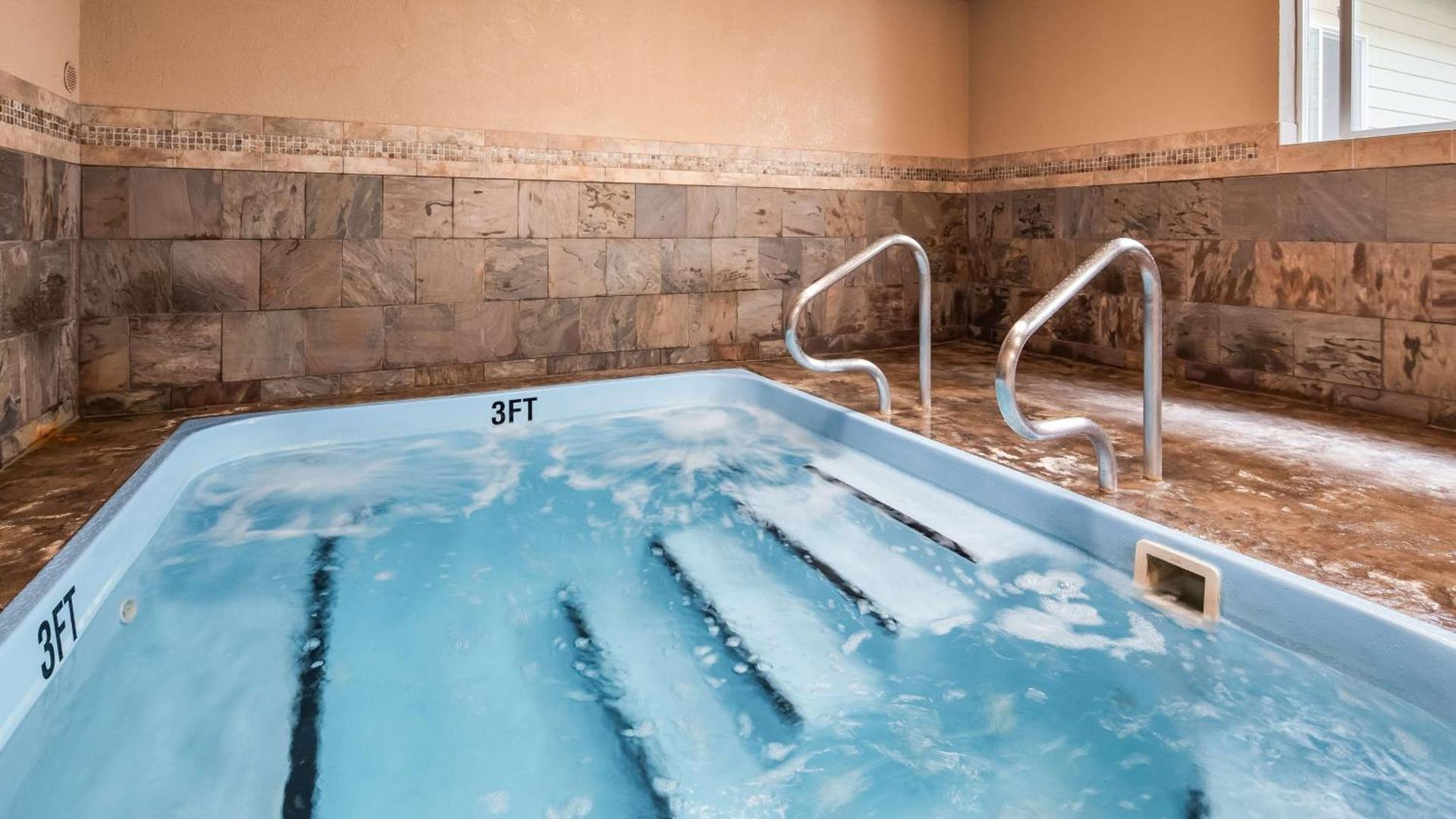 Best Western Plus Flathead Lake Inn and Suites photo 7