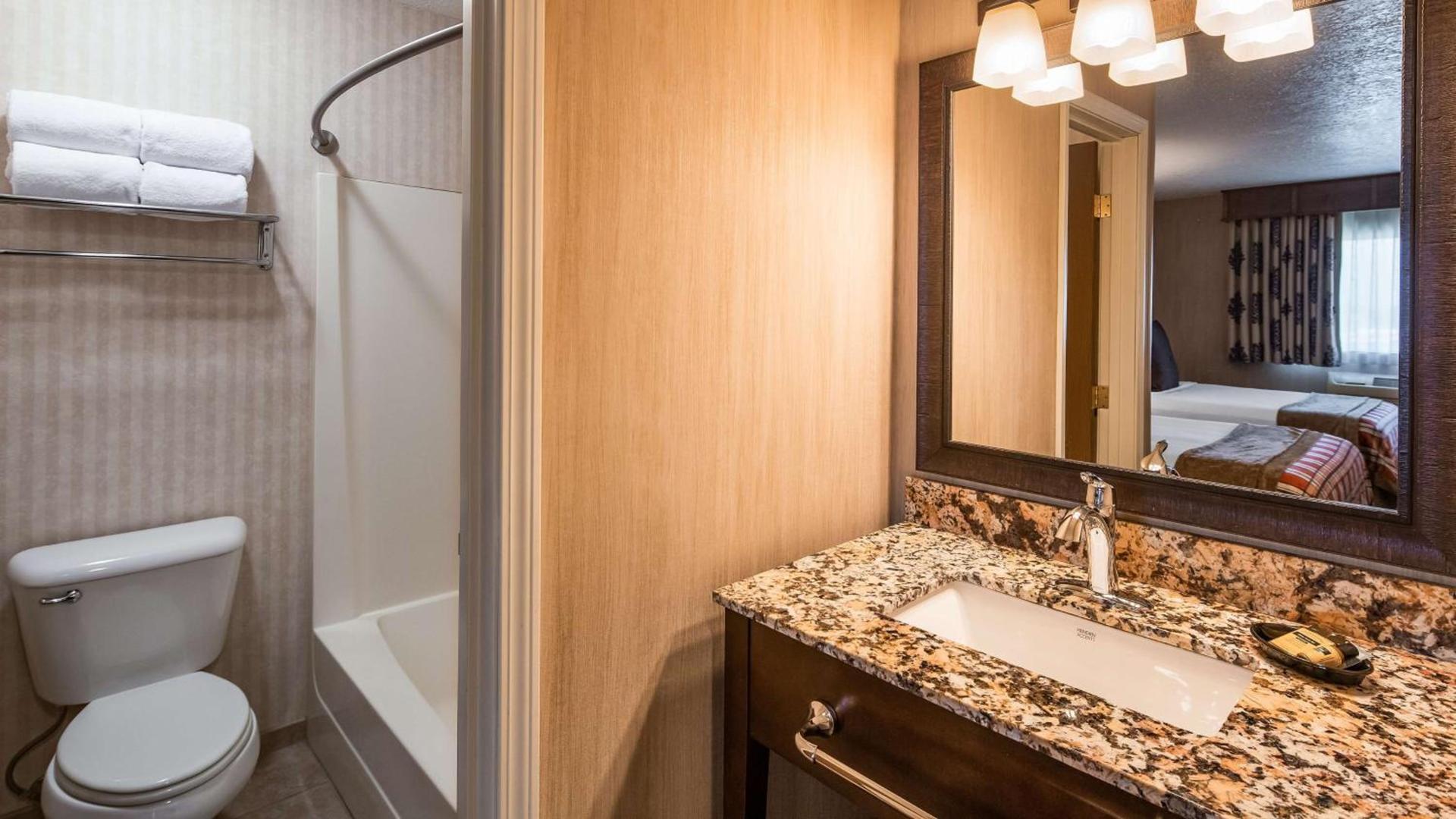 Best Western Plus Flathead Lake Inn and Suites photo 29