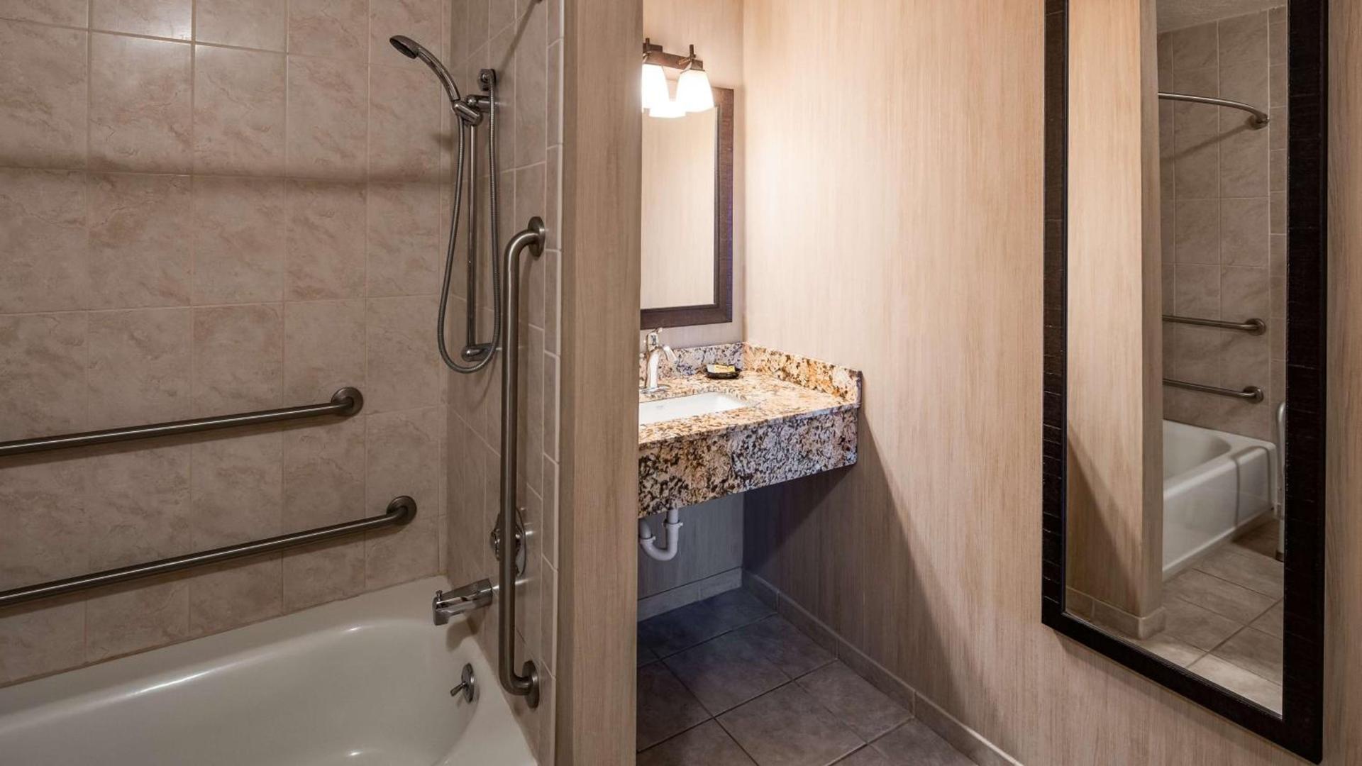 Best Western Plus Flathead Lake Inn and Suites photo 31