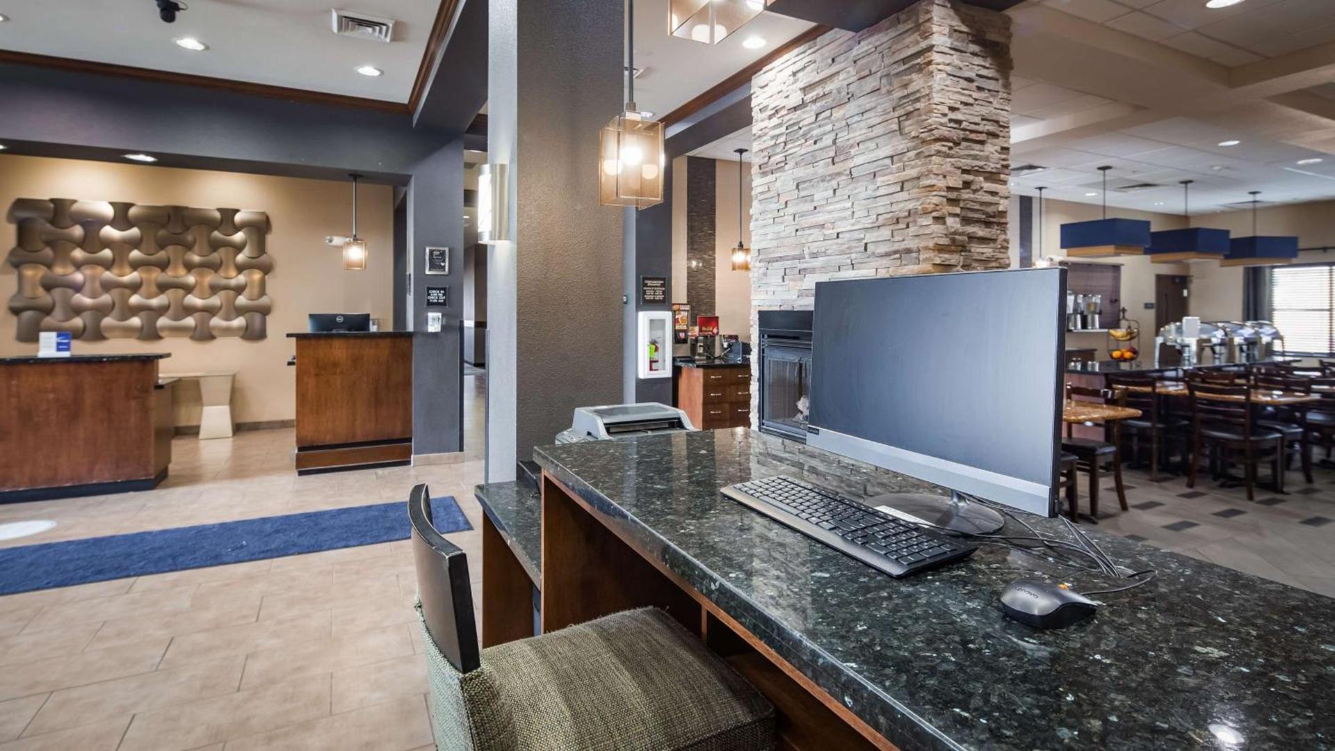 Best Western Plus Williston Hotel & Suites photo 32
