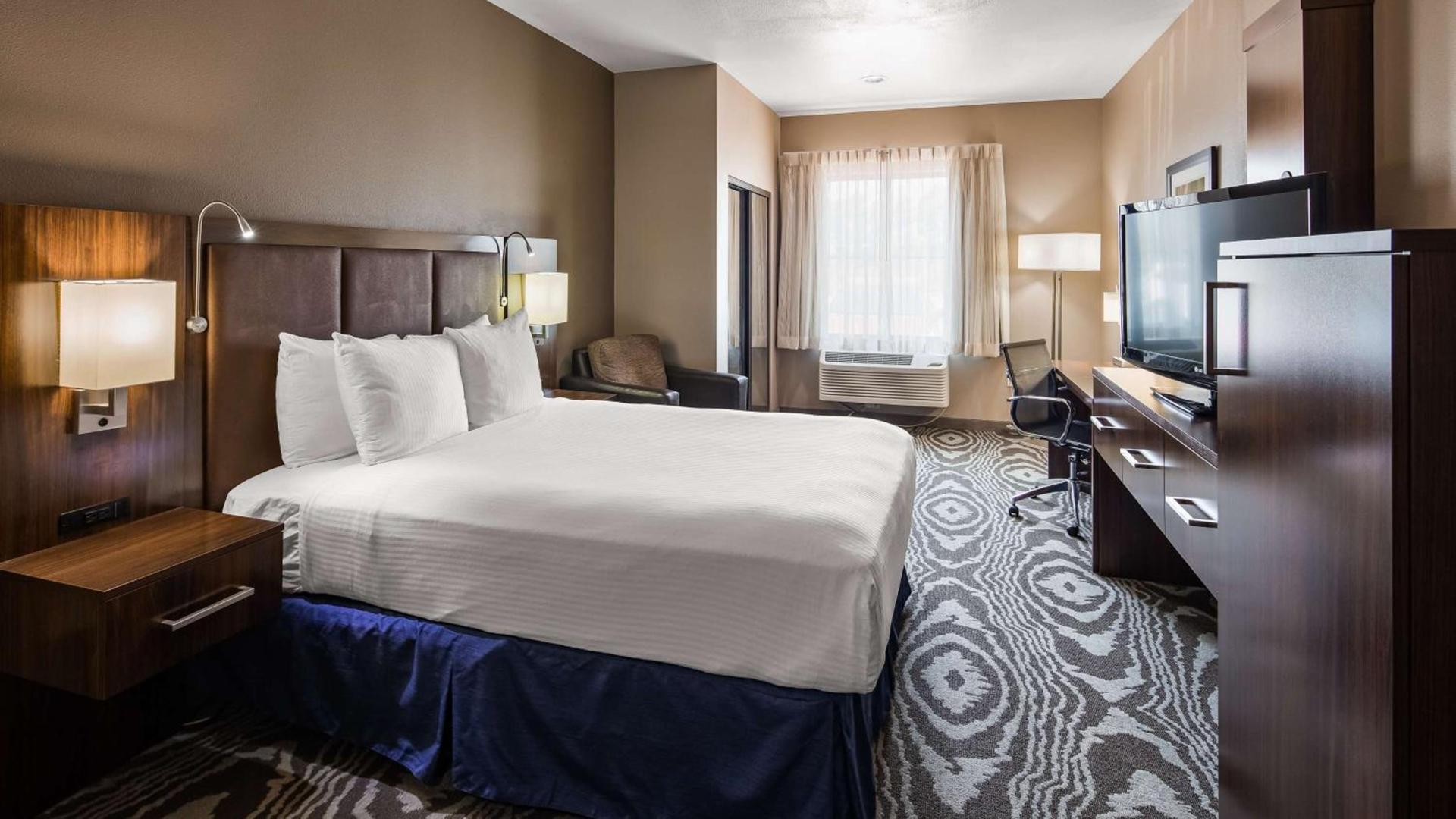 Best Western Plus Williston Hotel & Suites photo 8