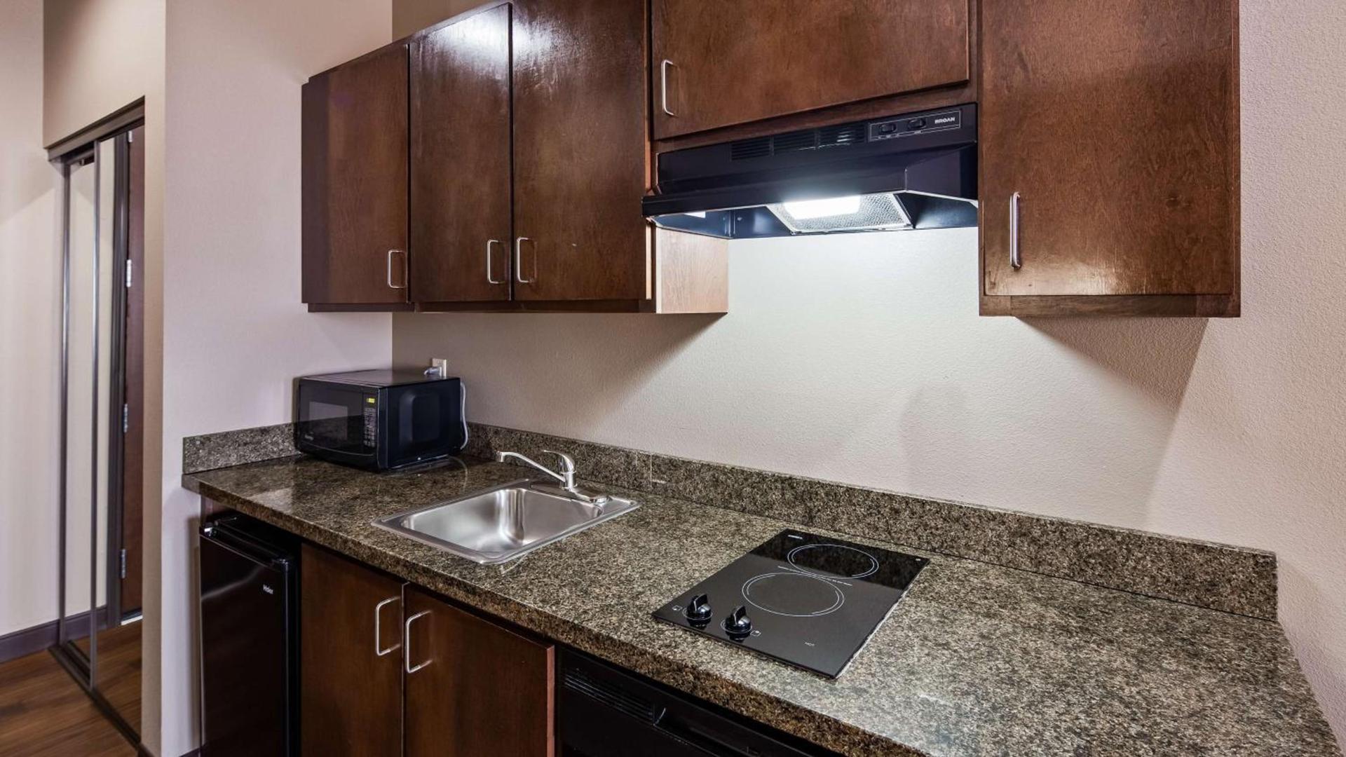 Best Western Plus Williston Hotel & Suites photo 14