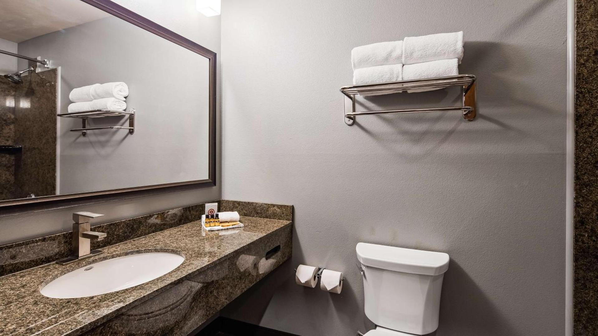 Best Western Plus Williston Hotel & Suites photo 27