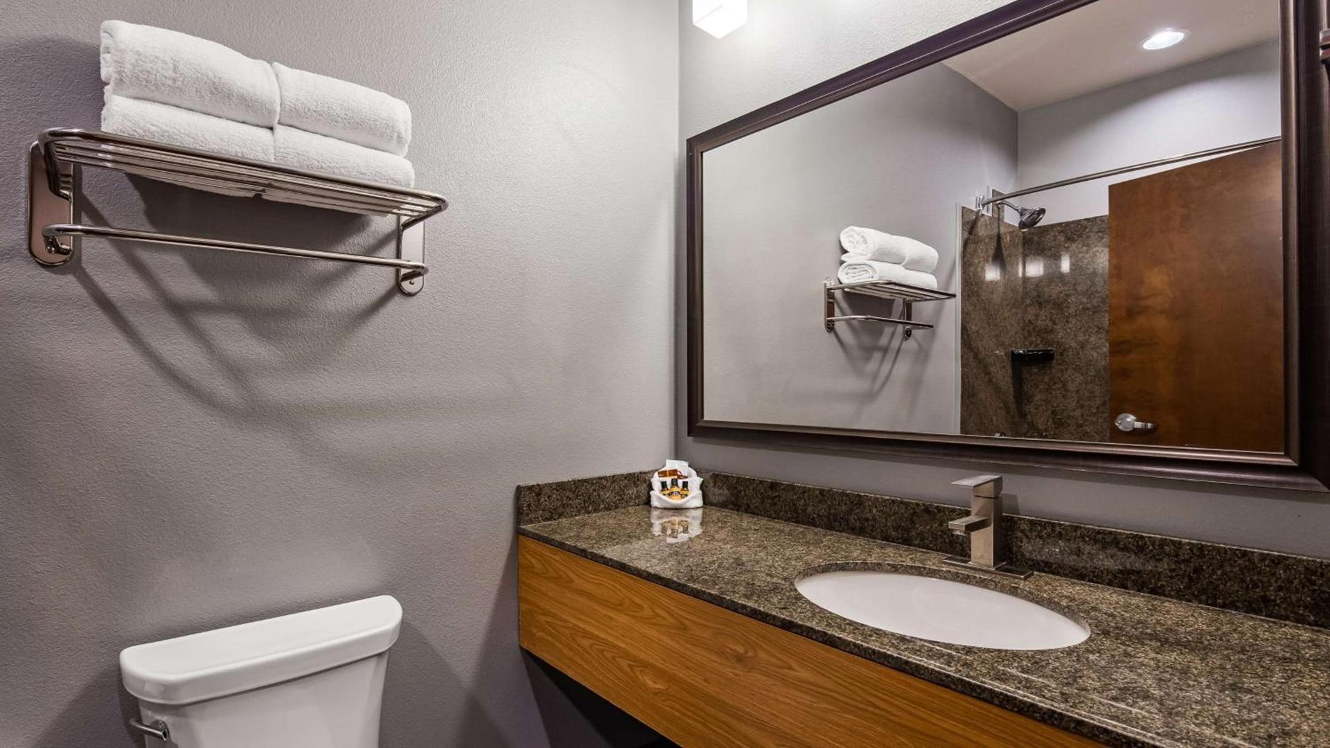 Best Western Plus Williston Hotel & Suites photo 26