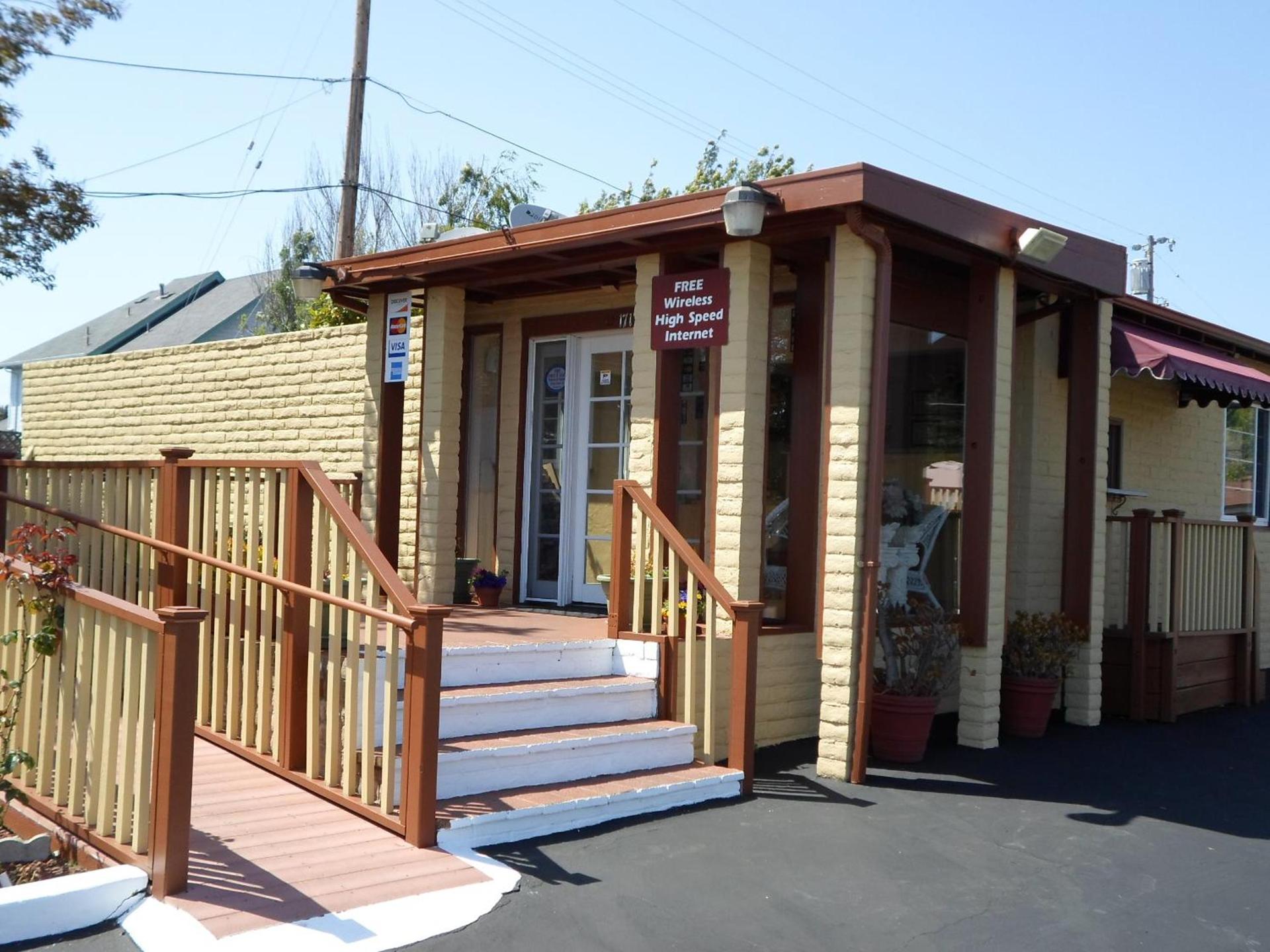 Hitching Post Studios Inn photo 2