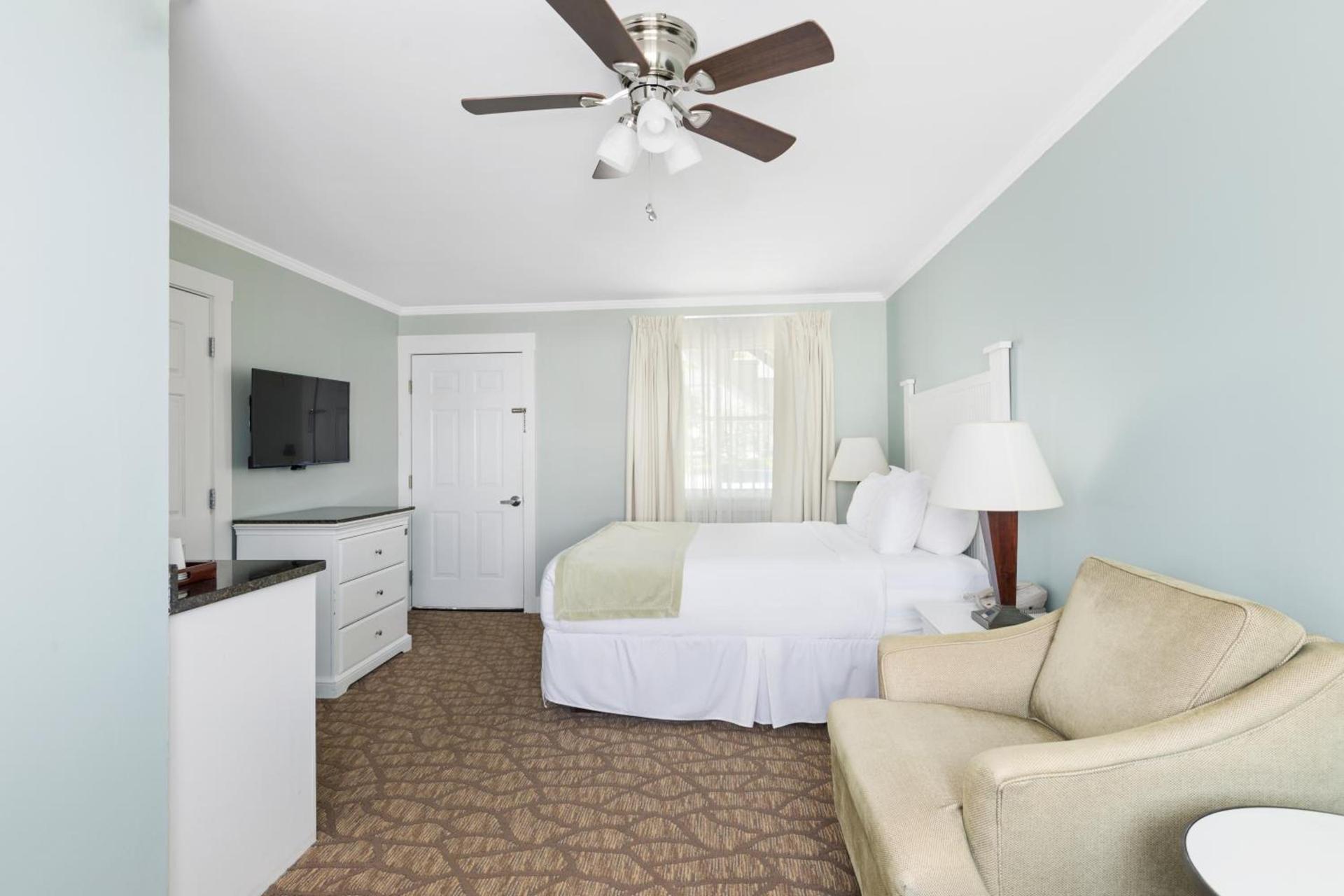 Colonial Inn photo 60