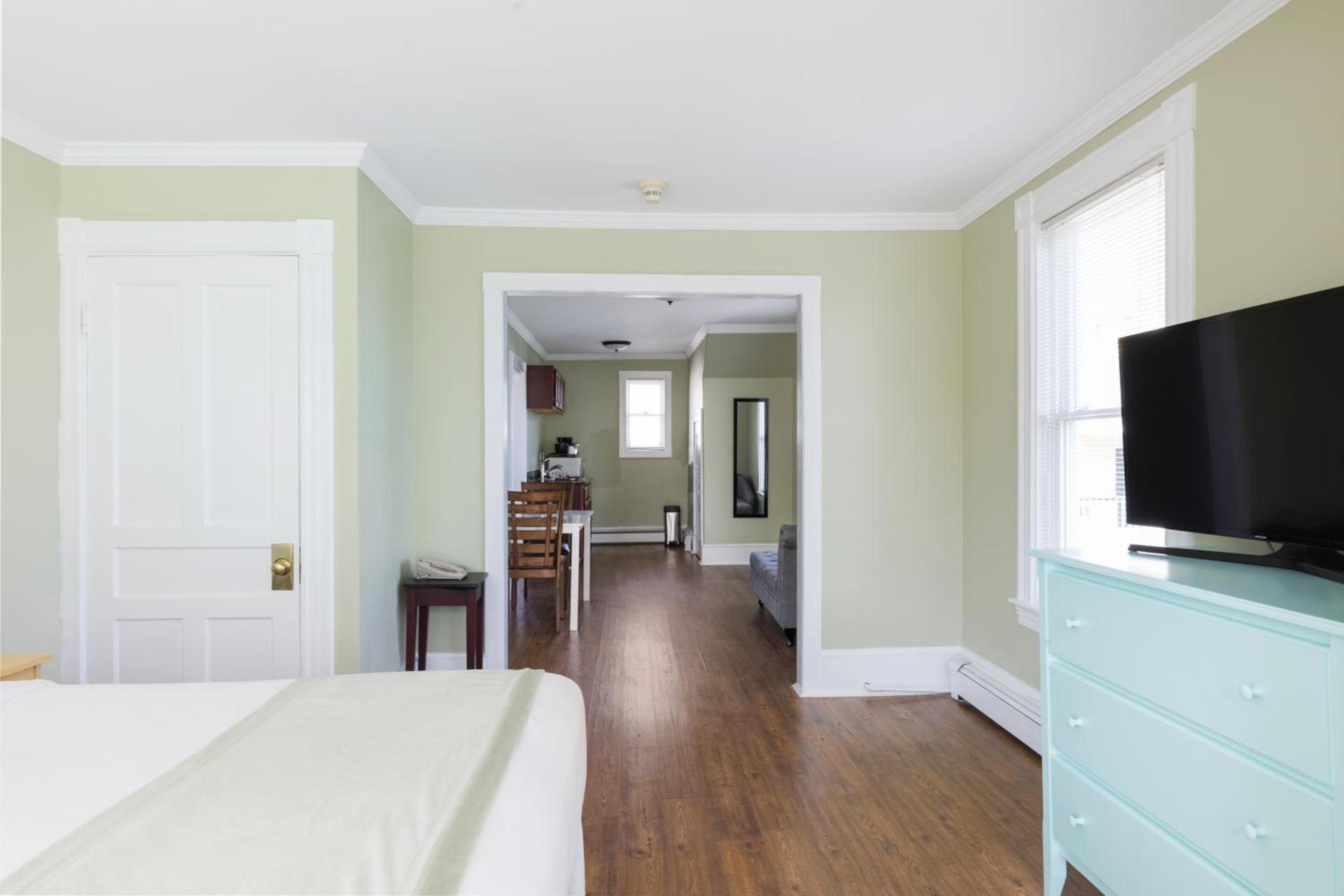 Colonial Inn photo 88