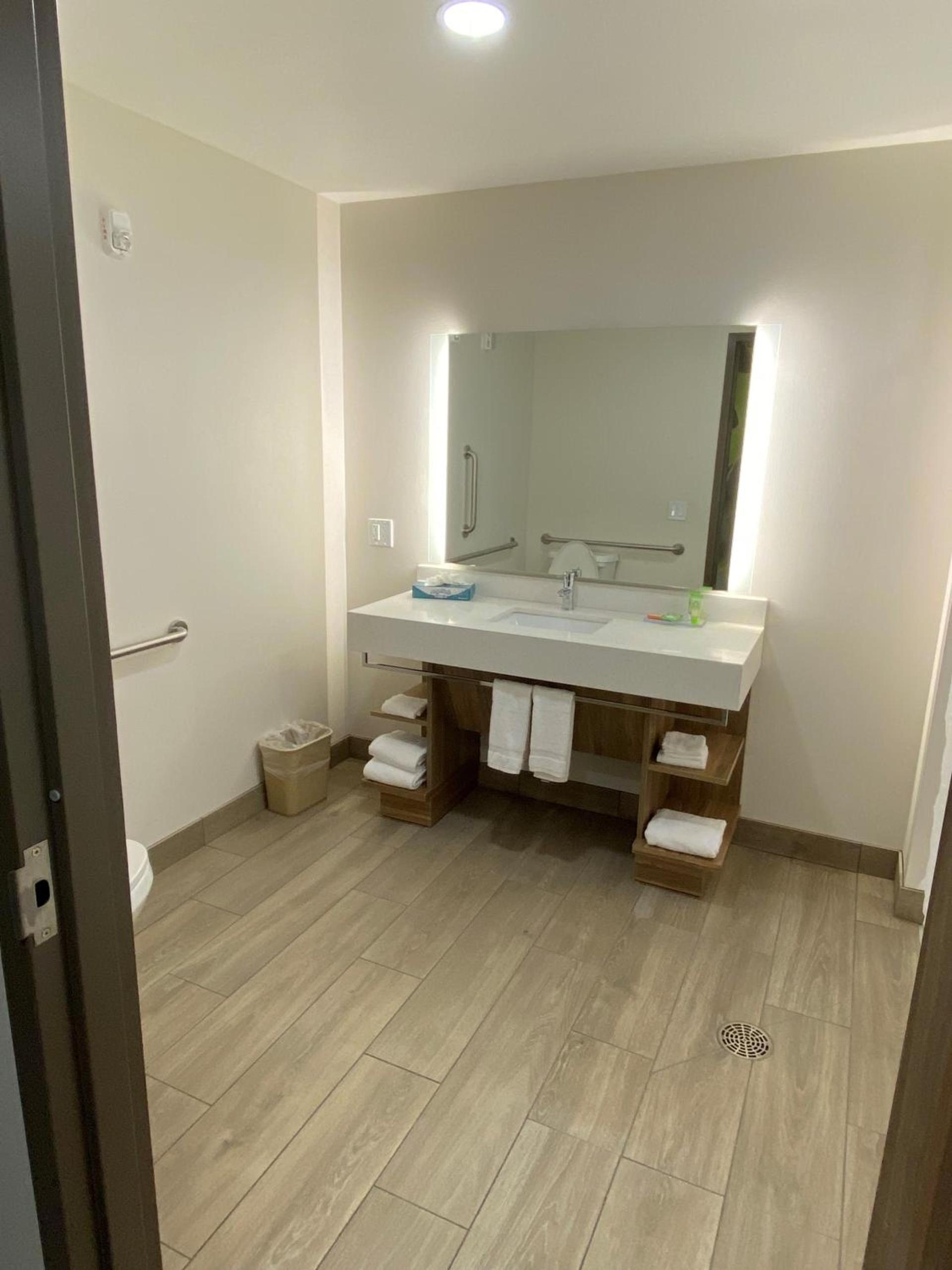 Wyndham Garden Orlando Airport - Free Airport Shuttle photo 47