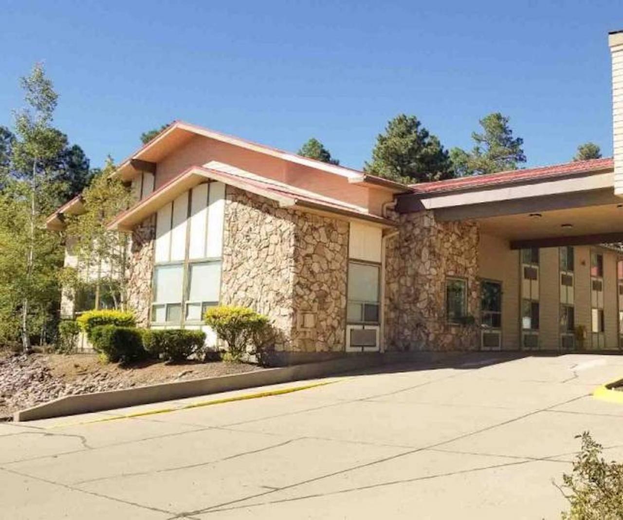 Pinetop Studio Suites photo 13