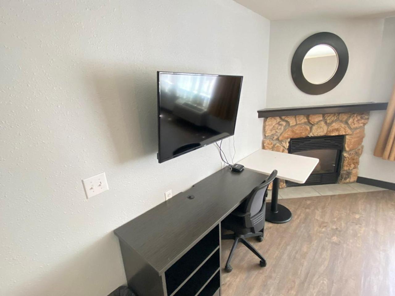 Pinetop Studio Suites photo 19