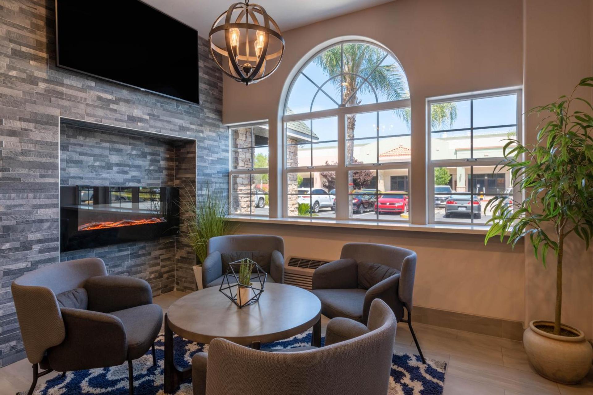 Microtel Inn & Suites by Wyndham Tracy photo 64
