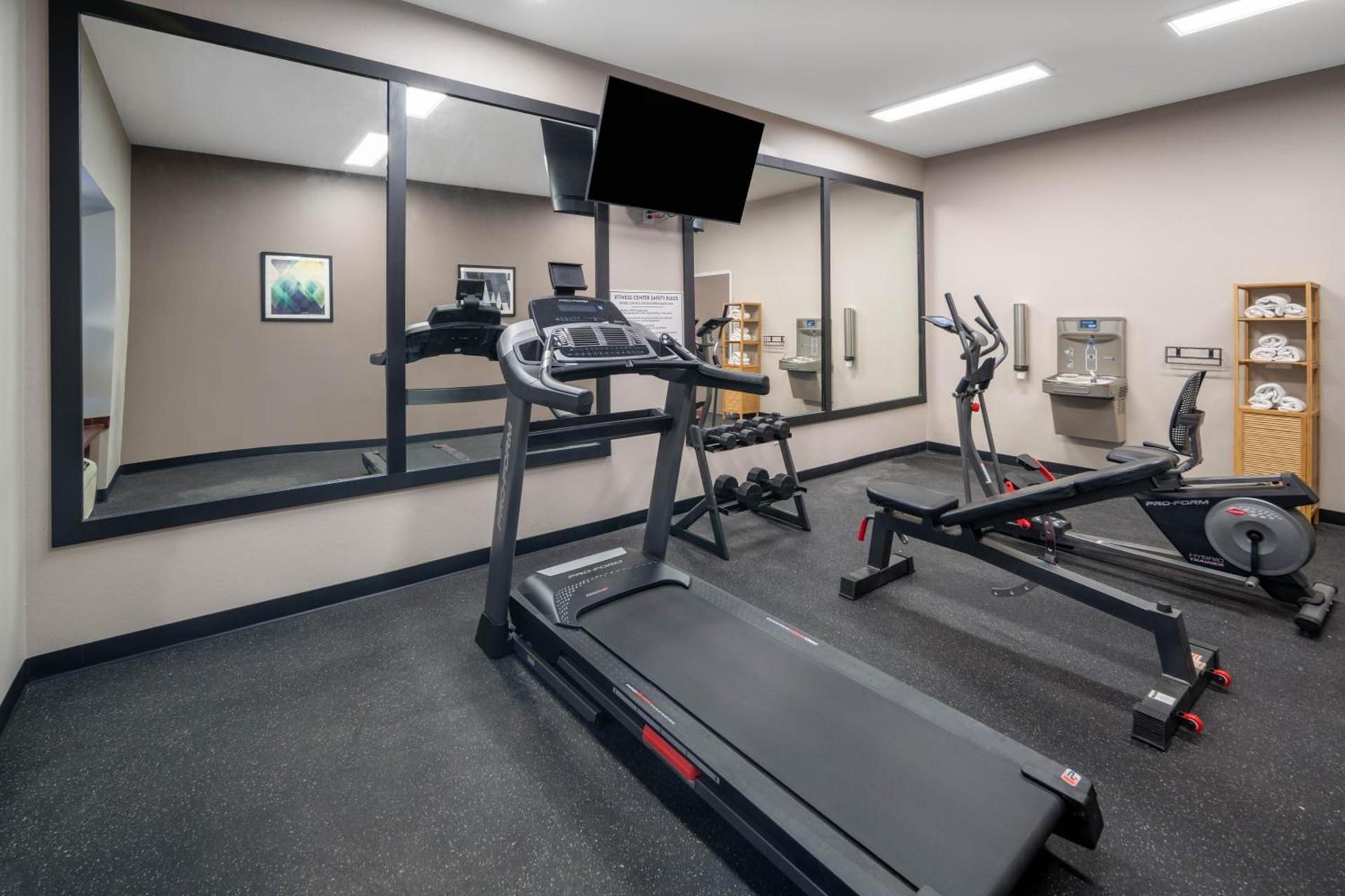 Microtel Inn & Suites by Wyndham Tracy photo 69