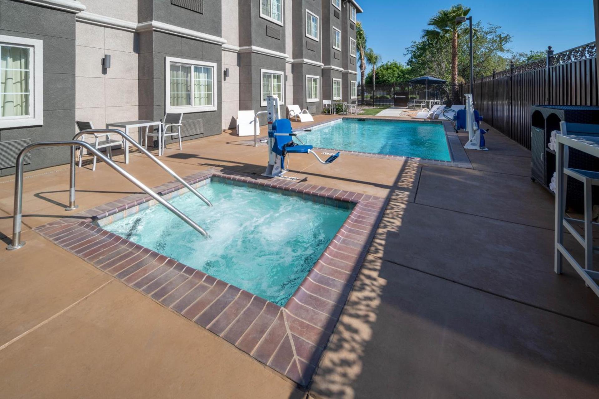 Microtel Inn & Suites by Wyndham Tracy photo 53