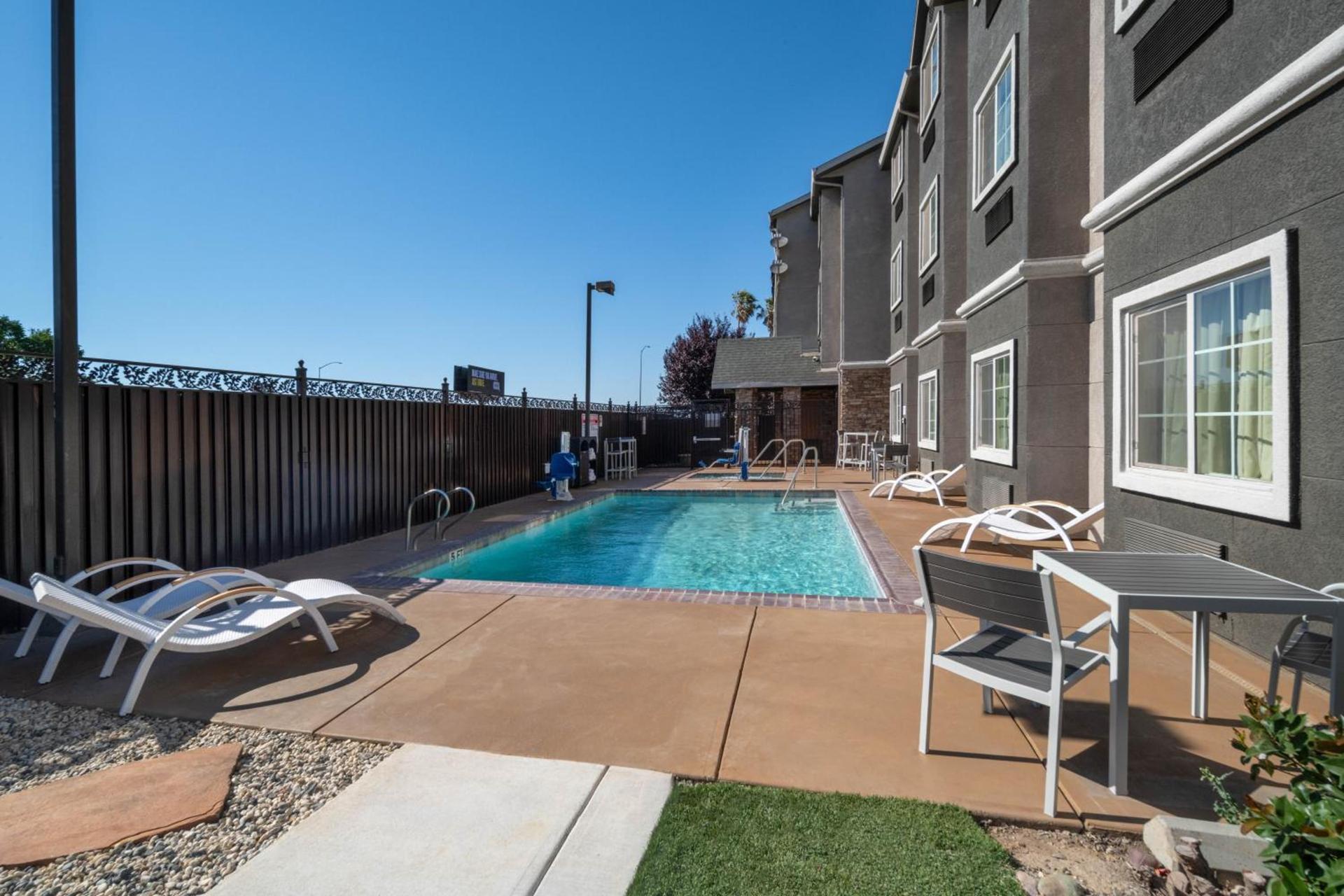 Microtel Inn & Suites by Wyndham Tracy photo 71
