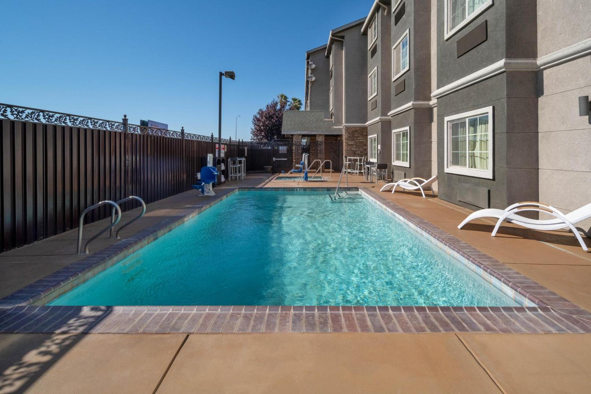 Microtel Inn & Suites by Wyndham Tracy photo 72