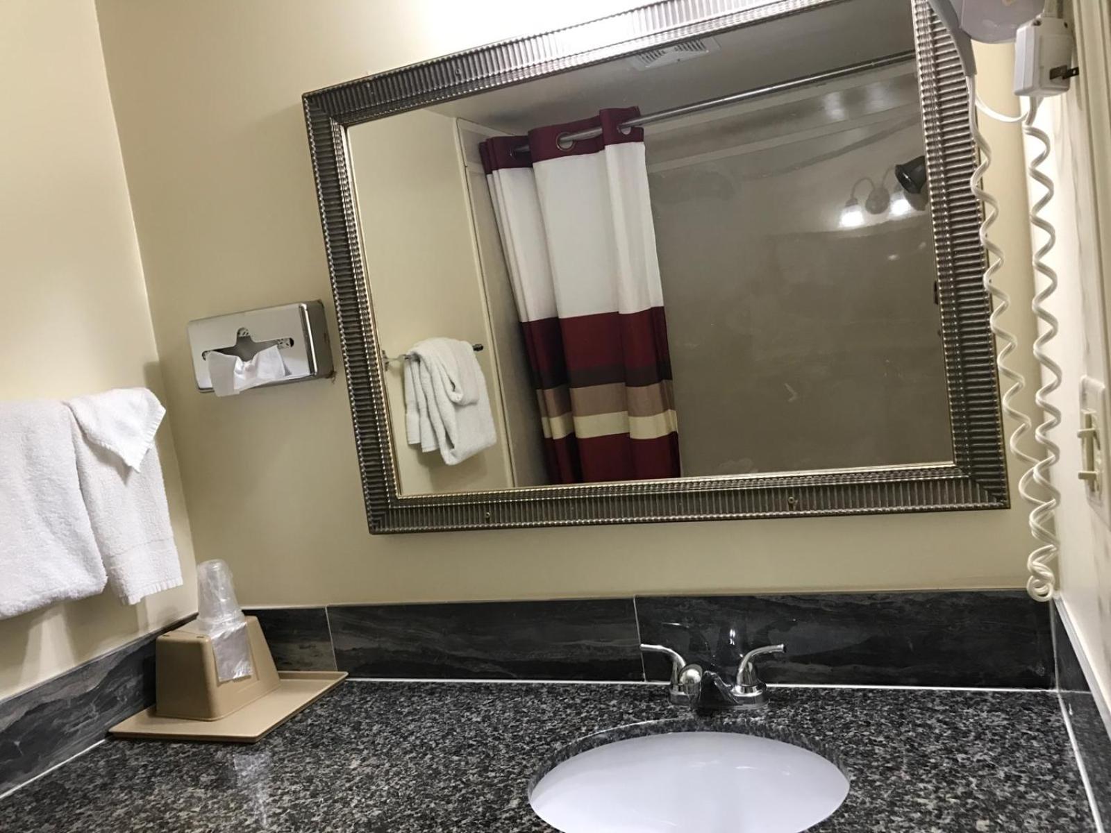 Big Spring Inn Madisonville photo 13