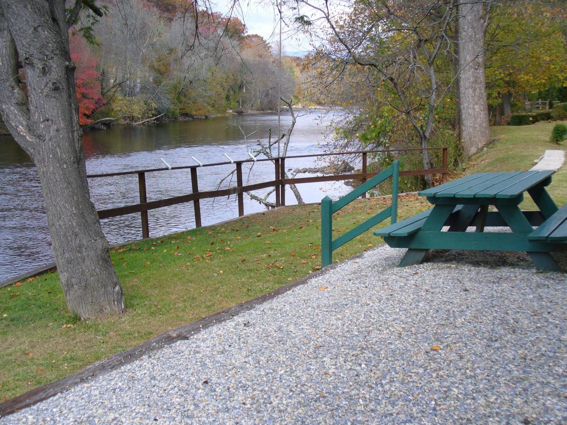 Riverbend Lodging photo 13