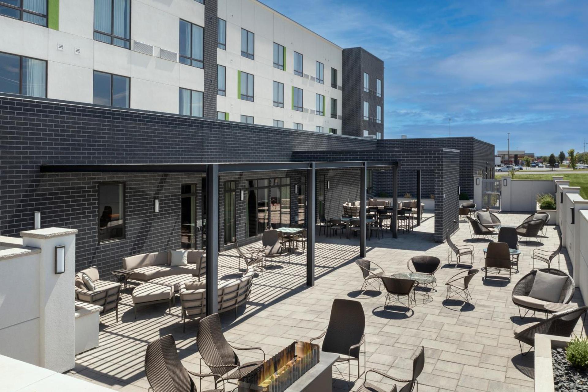 Courtyard by Marriott Fargo photo 28