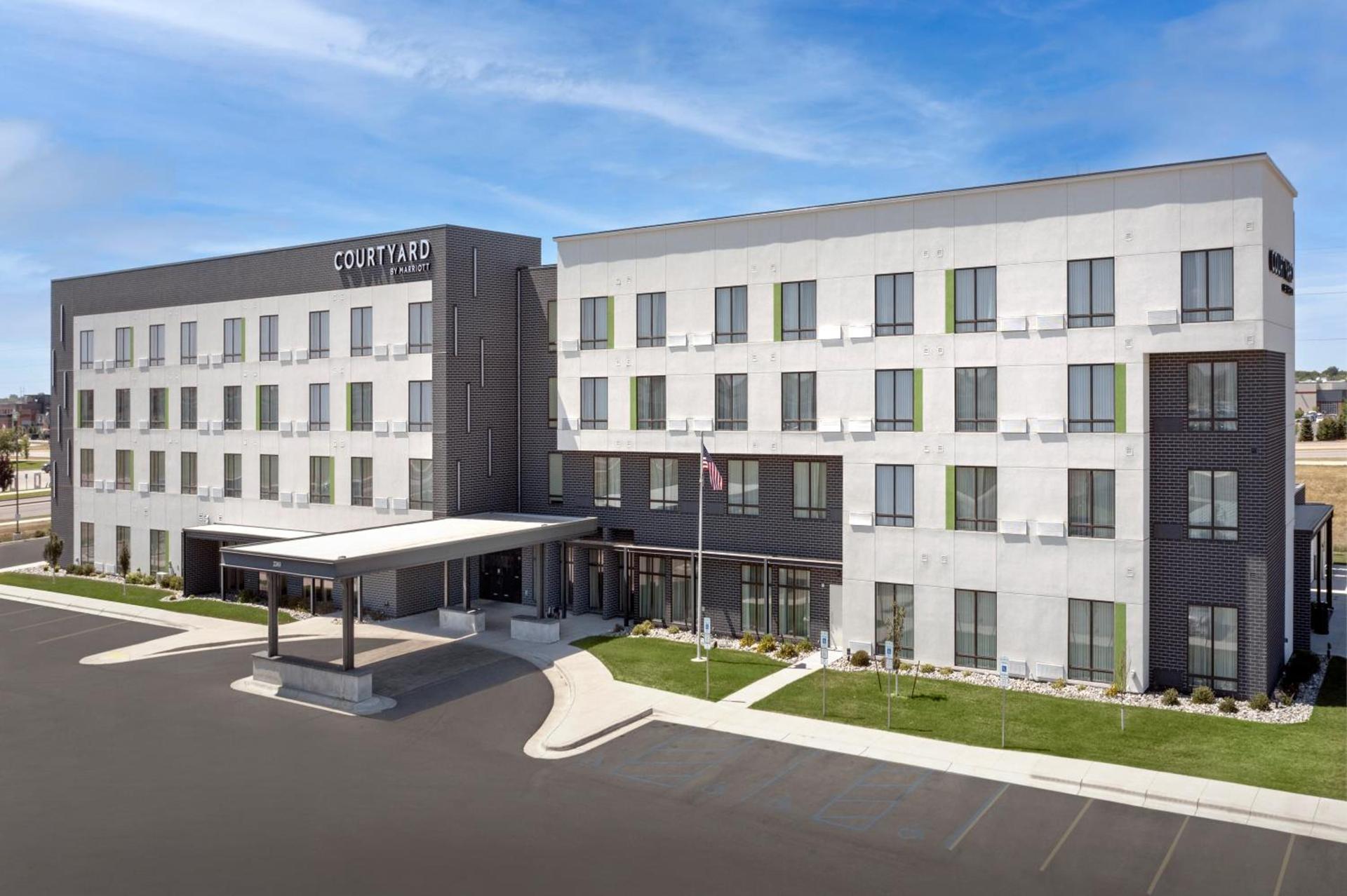 Courtyard by Marriott Fargo photo 2