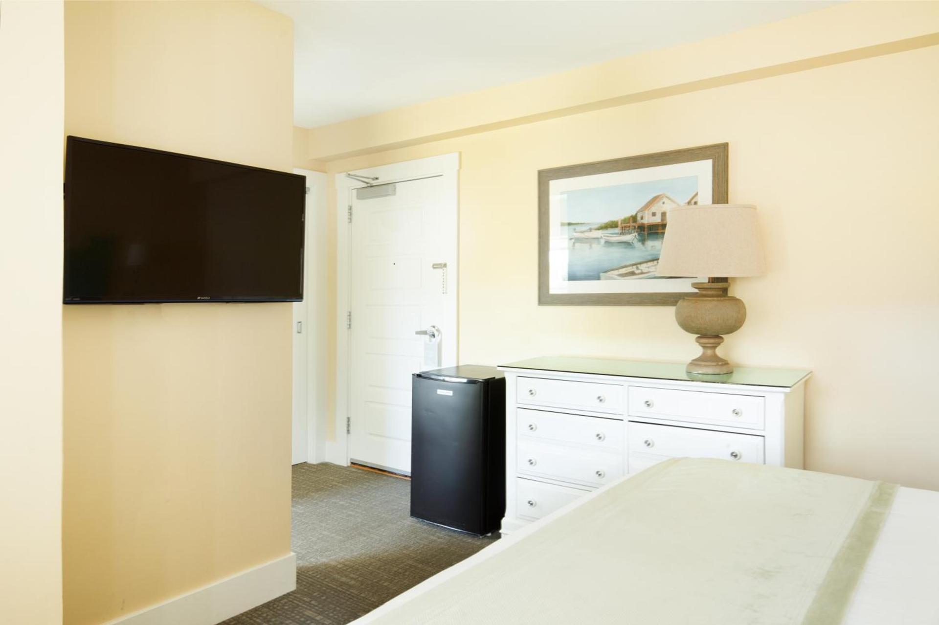 Colonial Inn photo 94