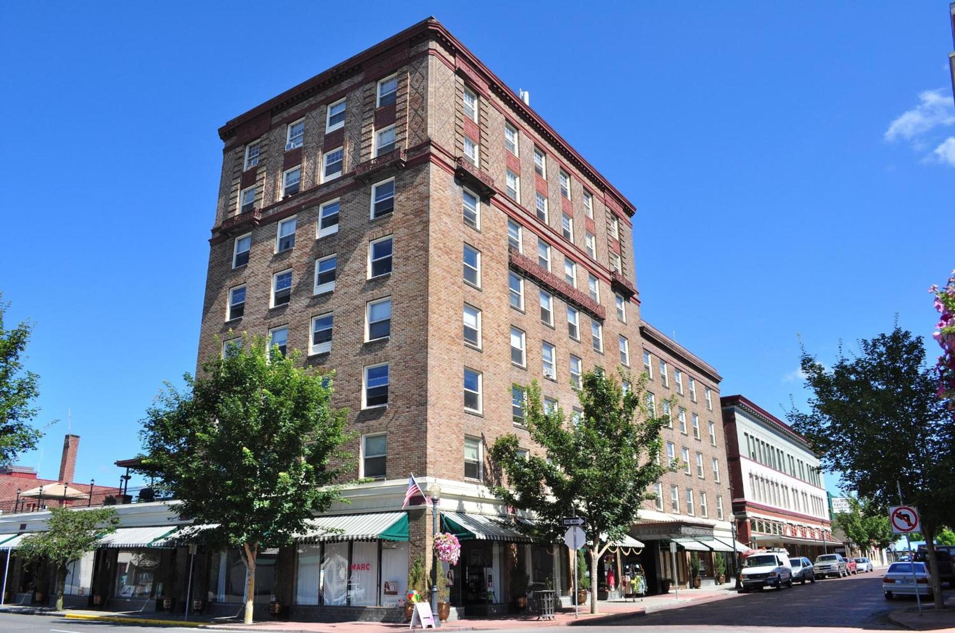Peppermill Empress Inn photo 56
