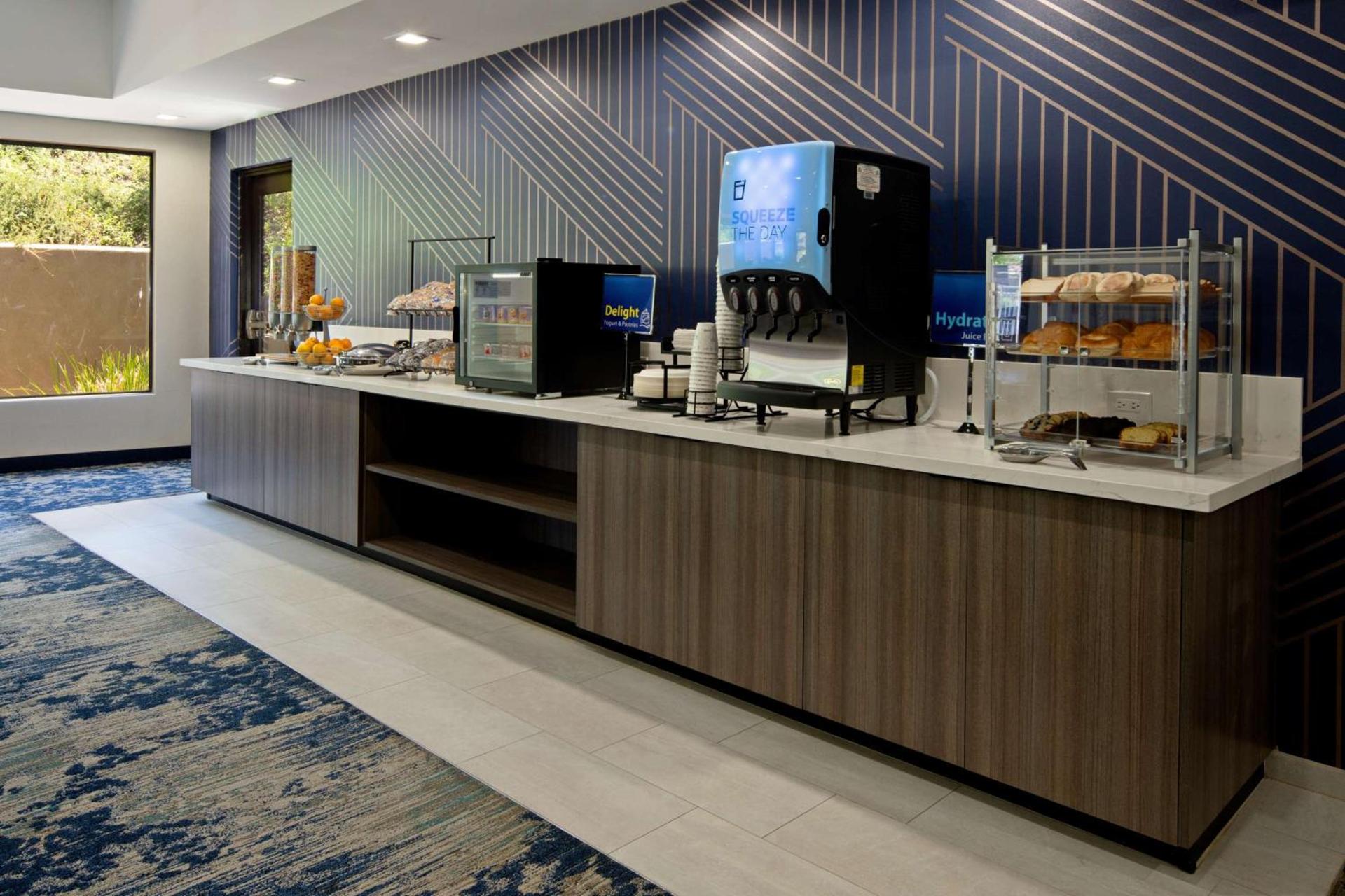Best Western Valencia/Six Flags Inn & Suites photo 16