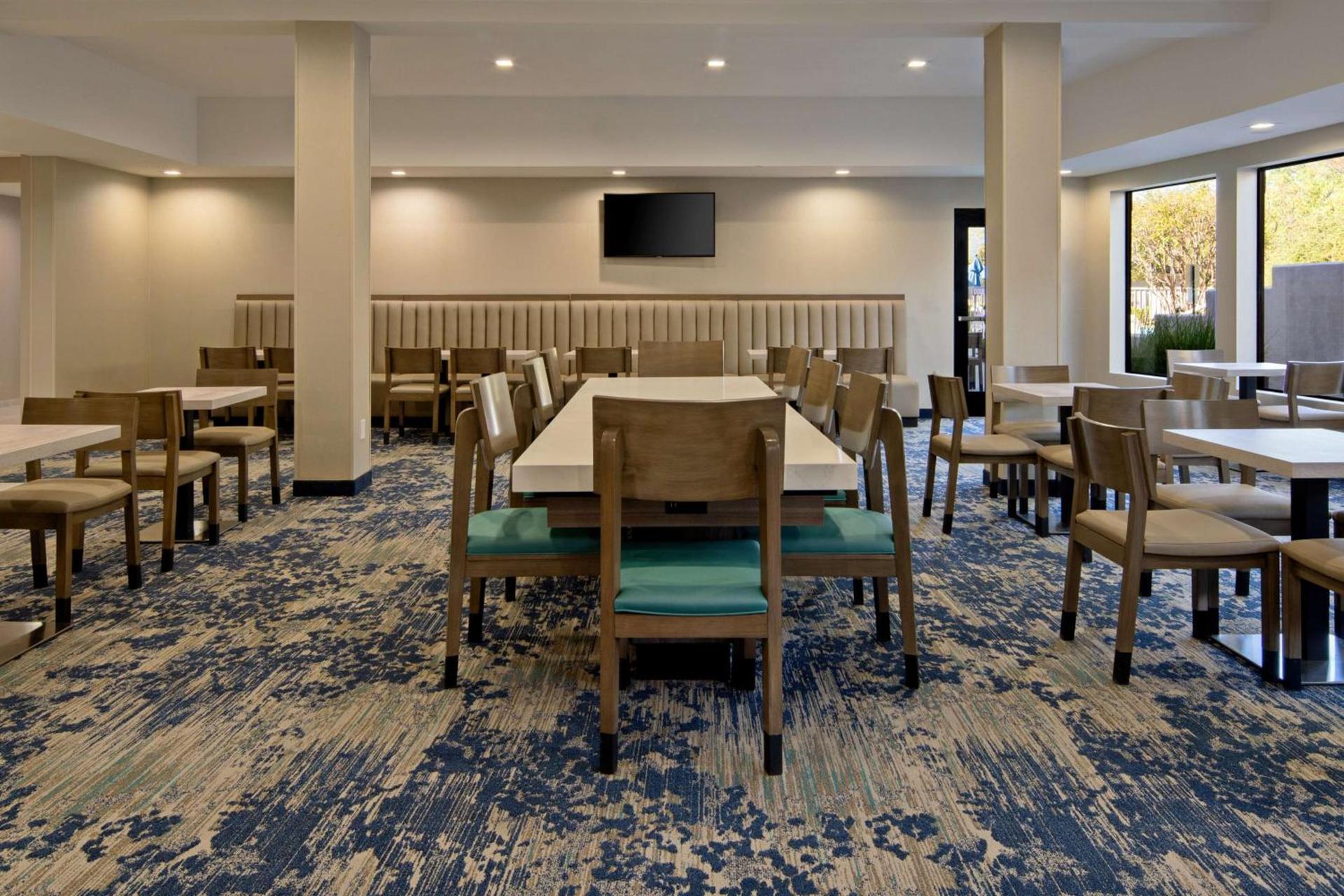 Best Western Valencia/Six Flags Inn & Suites photo 2