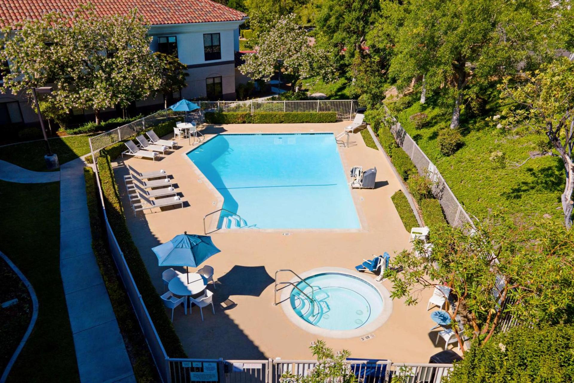 Best Western Valencia/Six Flags Inn & Suites photo 3