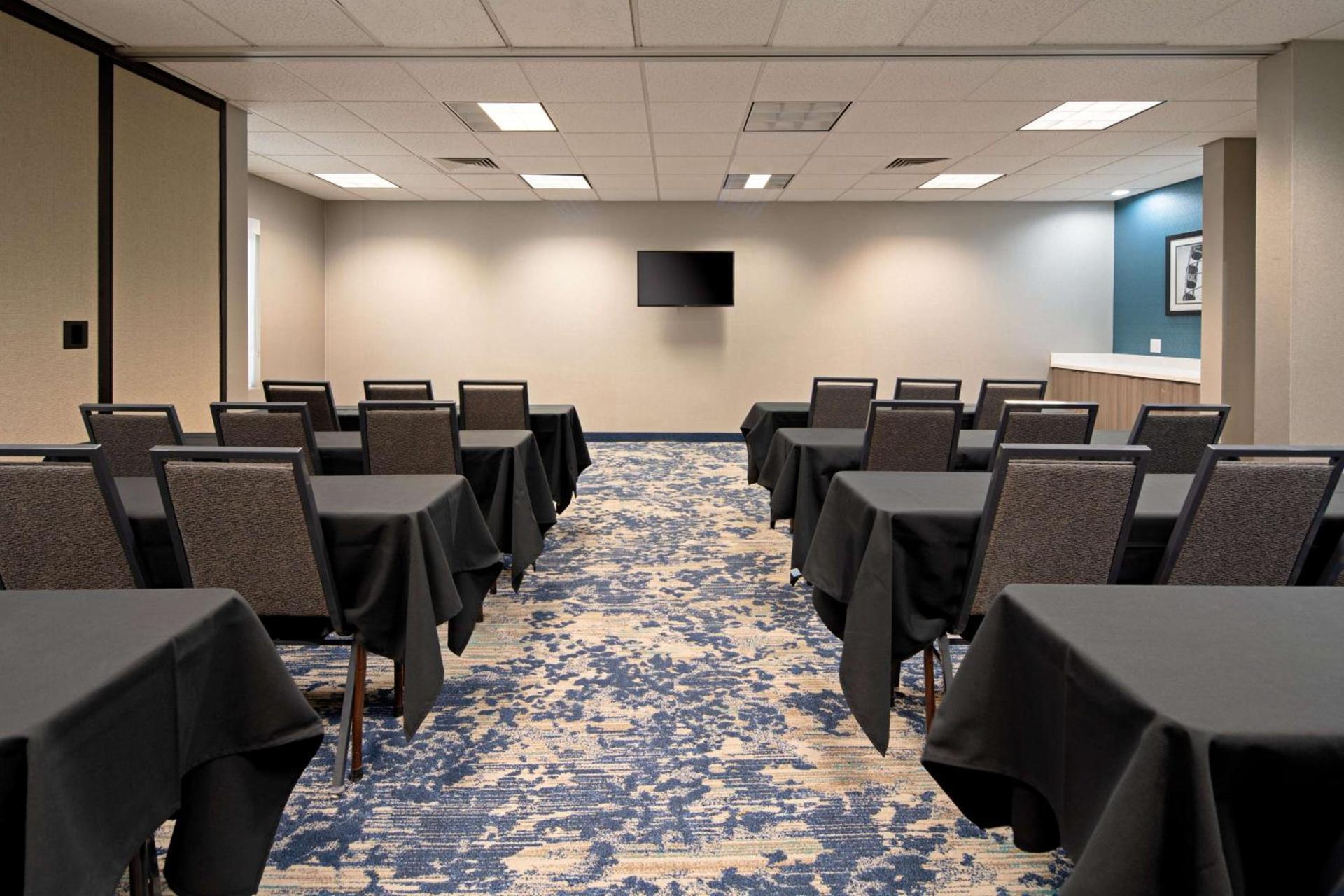 Best Western Valencia/Six Flags Inn & Suites photo 5