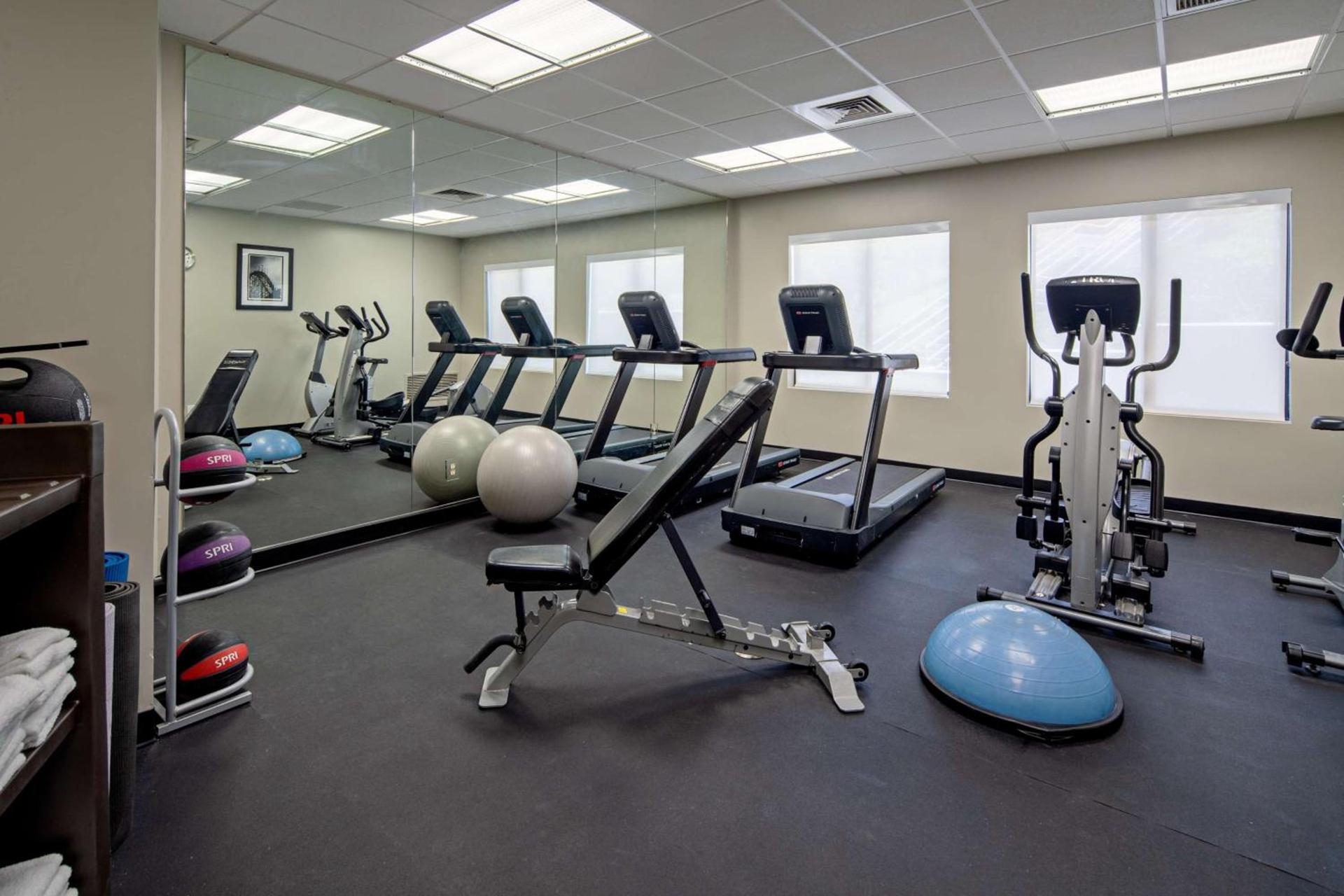 Best Western Valencia/Six Flags Inn & Suites photo 6