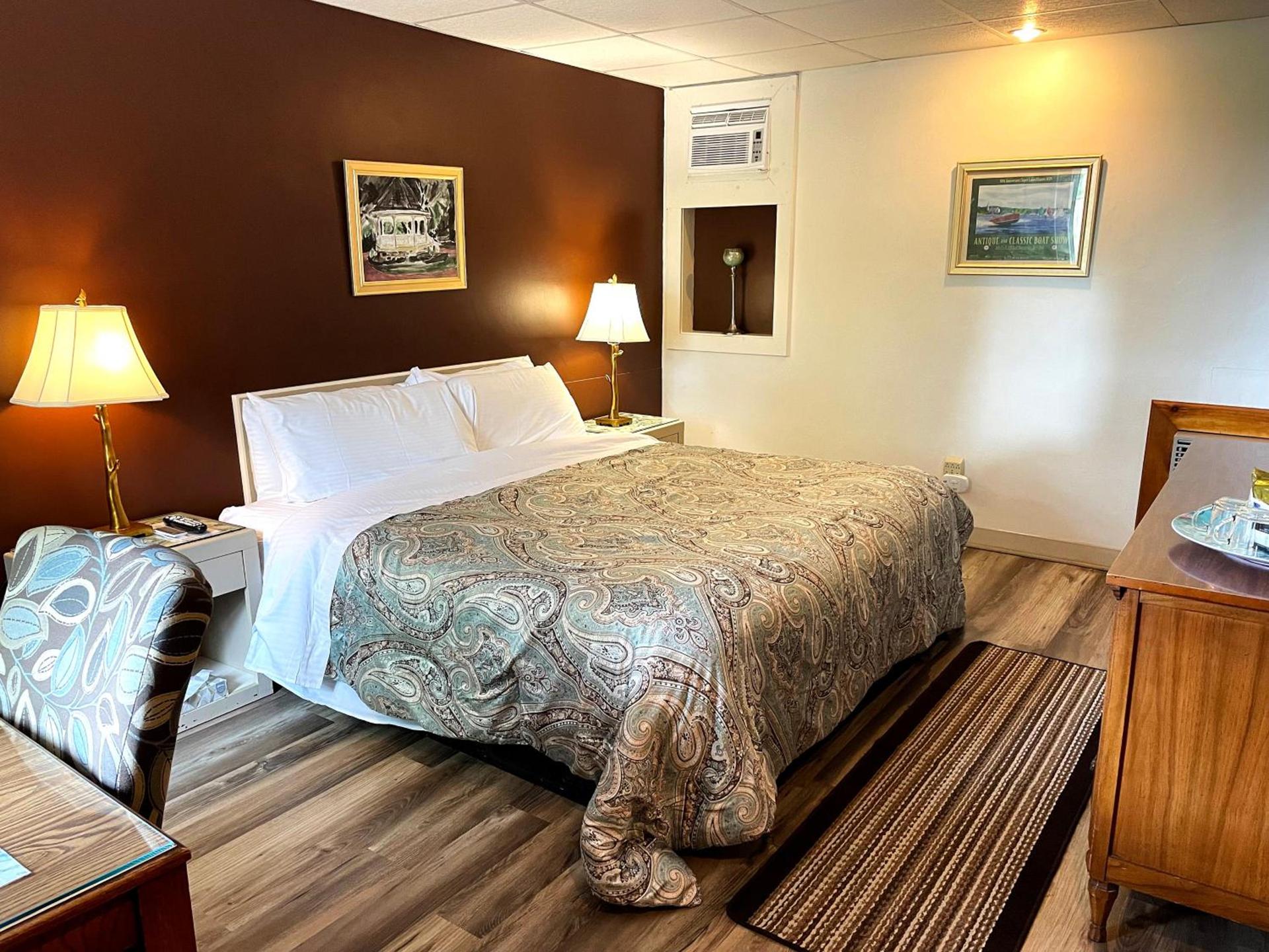 Skaneateles Inn on 20 photo 6