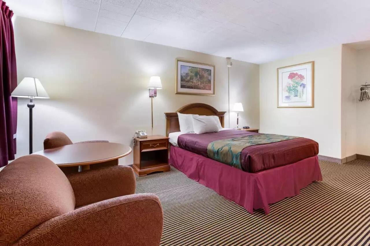 Royal Inn Clearfield photo 25