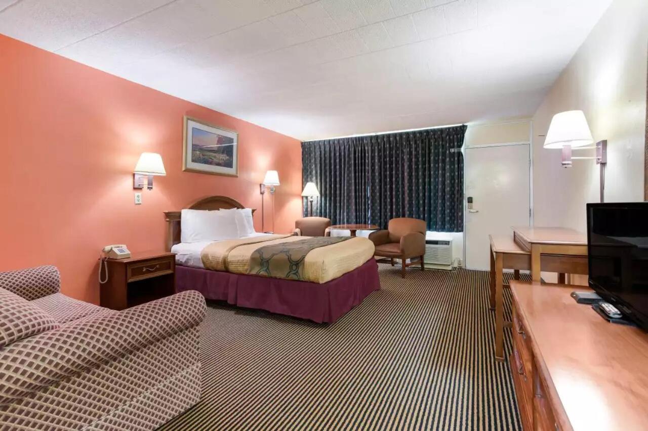 Royal Inn Clearfield photo 15
