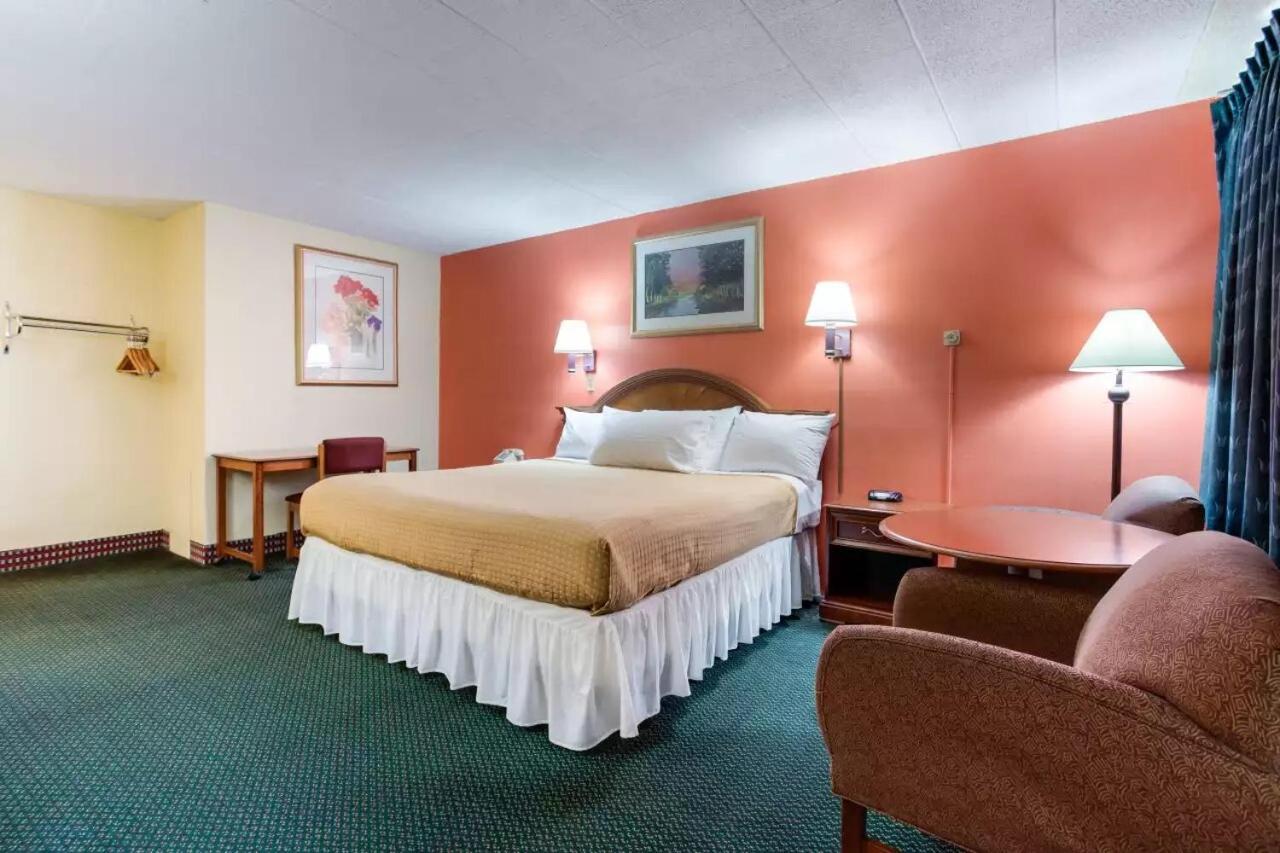 Royal Inn Clearfield photo 20