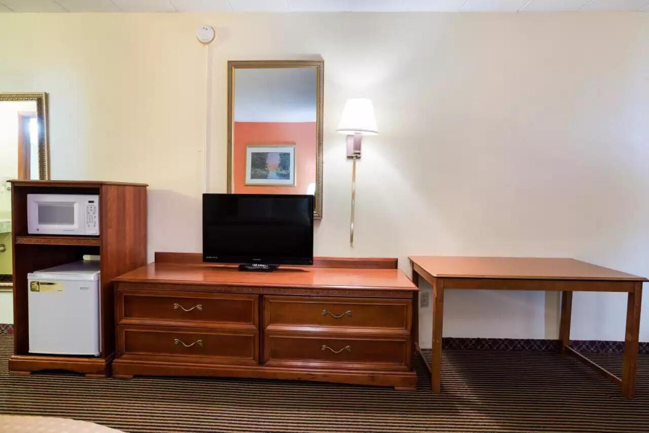 Royal Inn Clearfield photo 19