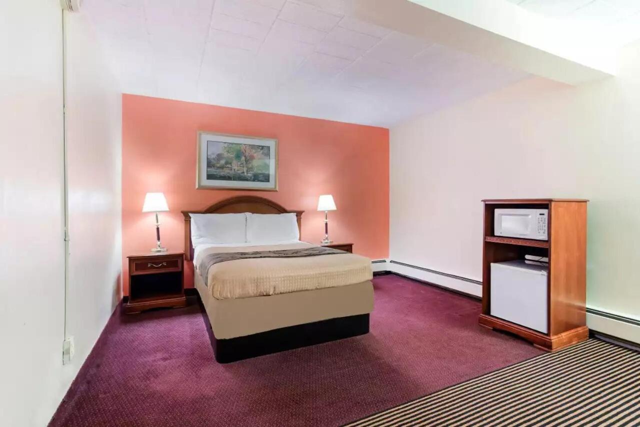 Royal Inn Clearfield photo 11