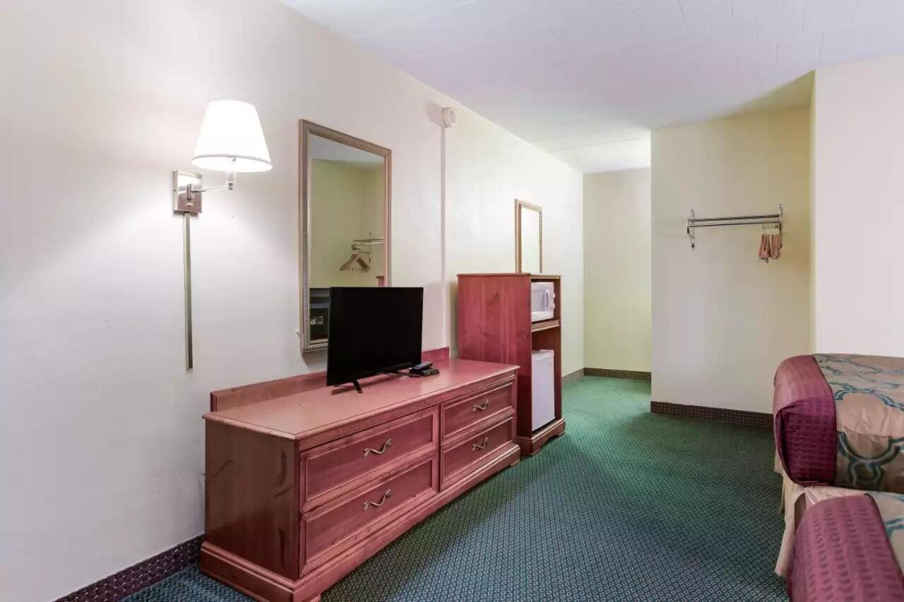 Royal Inn Clearfield photo 21
