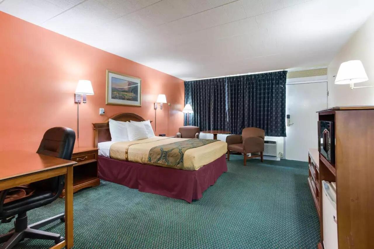 Royal Inn Clearfield photo 7