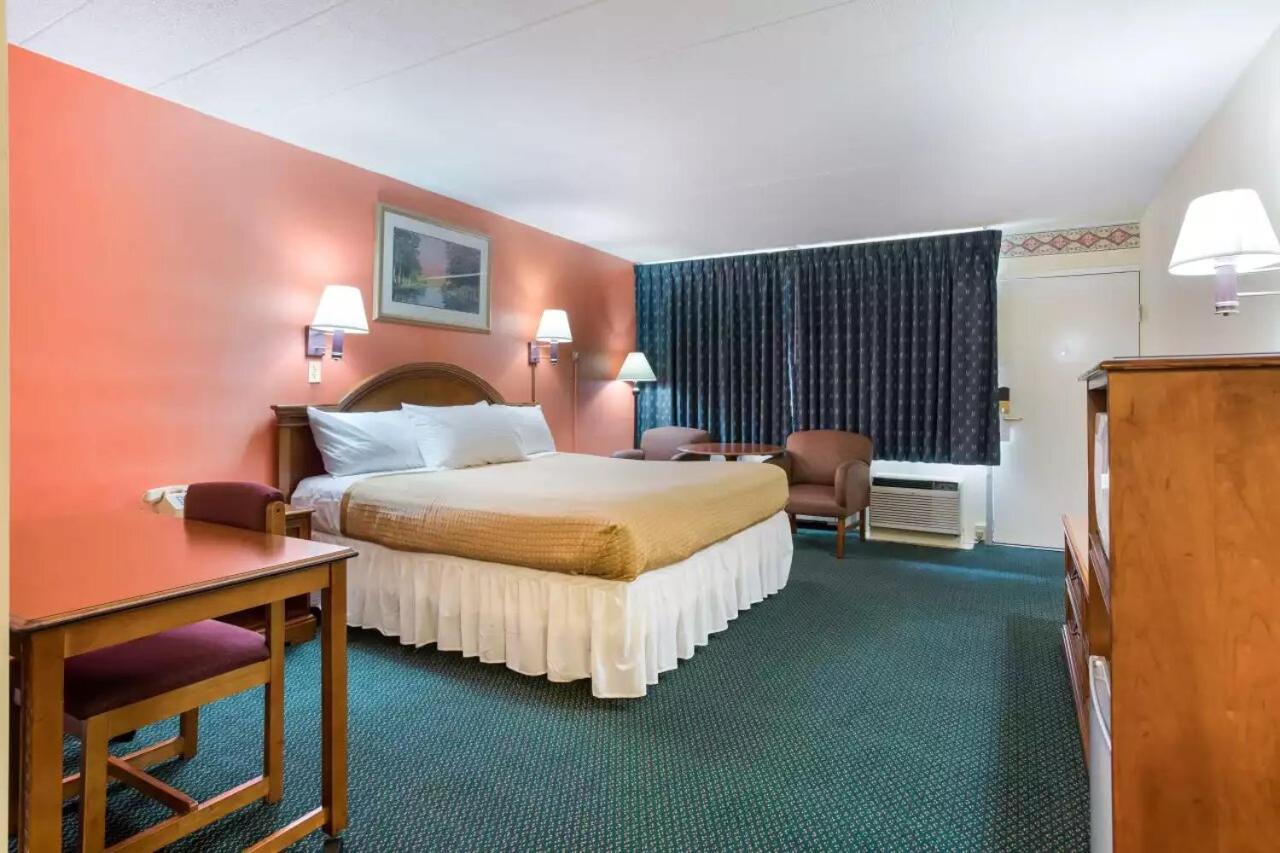 Royal Inn Clearfield photo 24