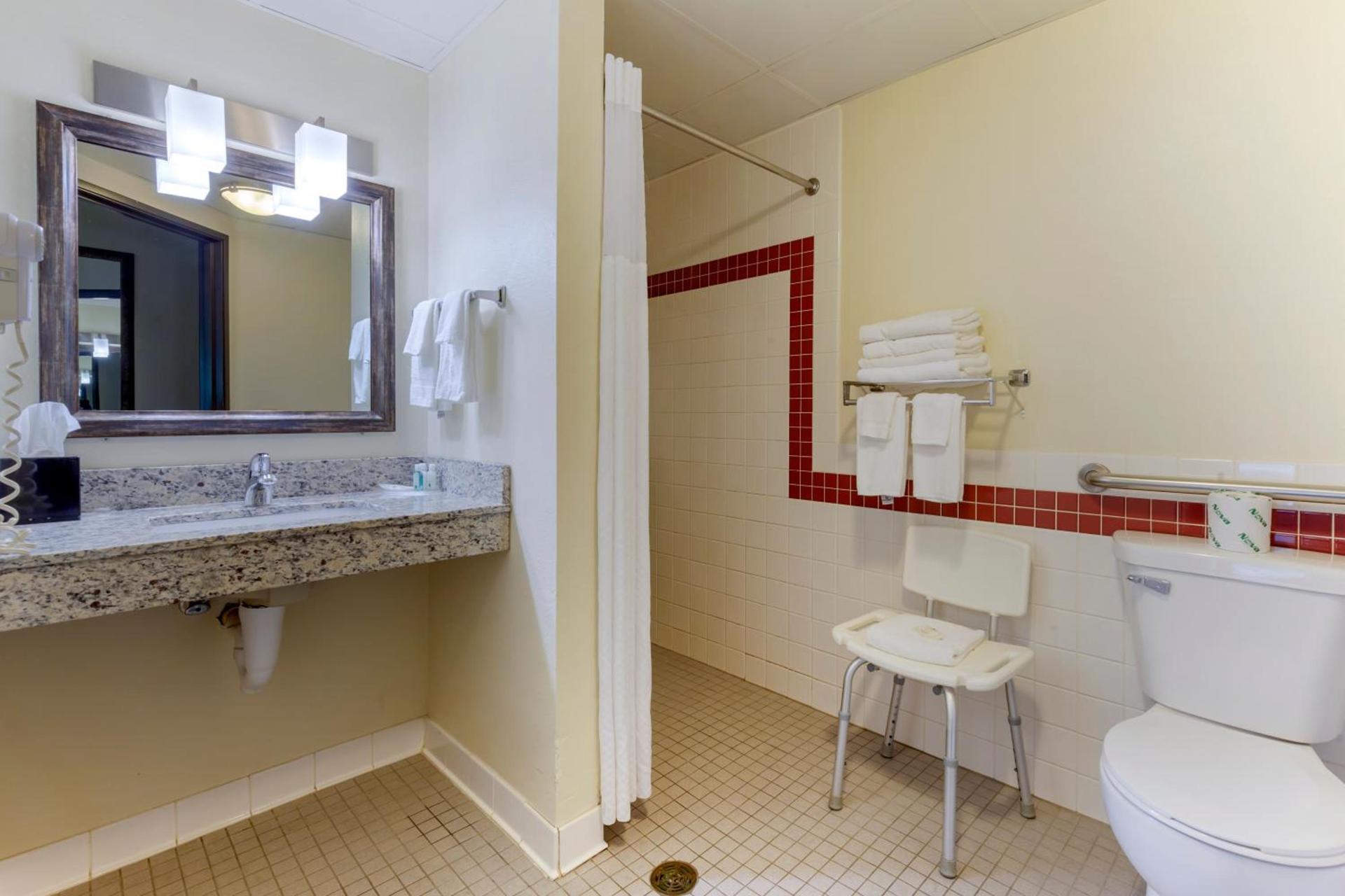 Quality Inn Oshkosh Aviation Park photo 51