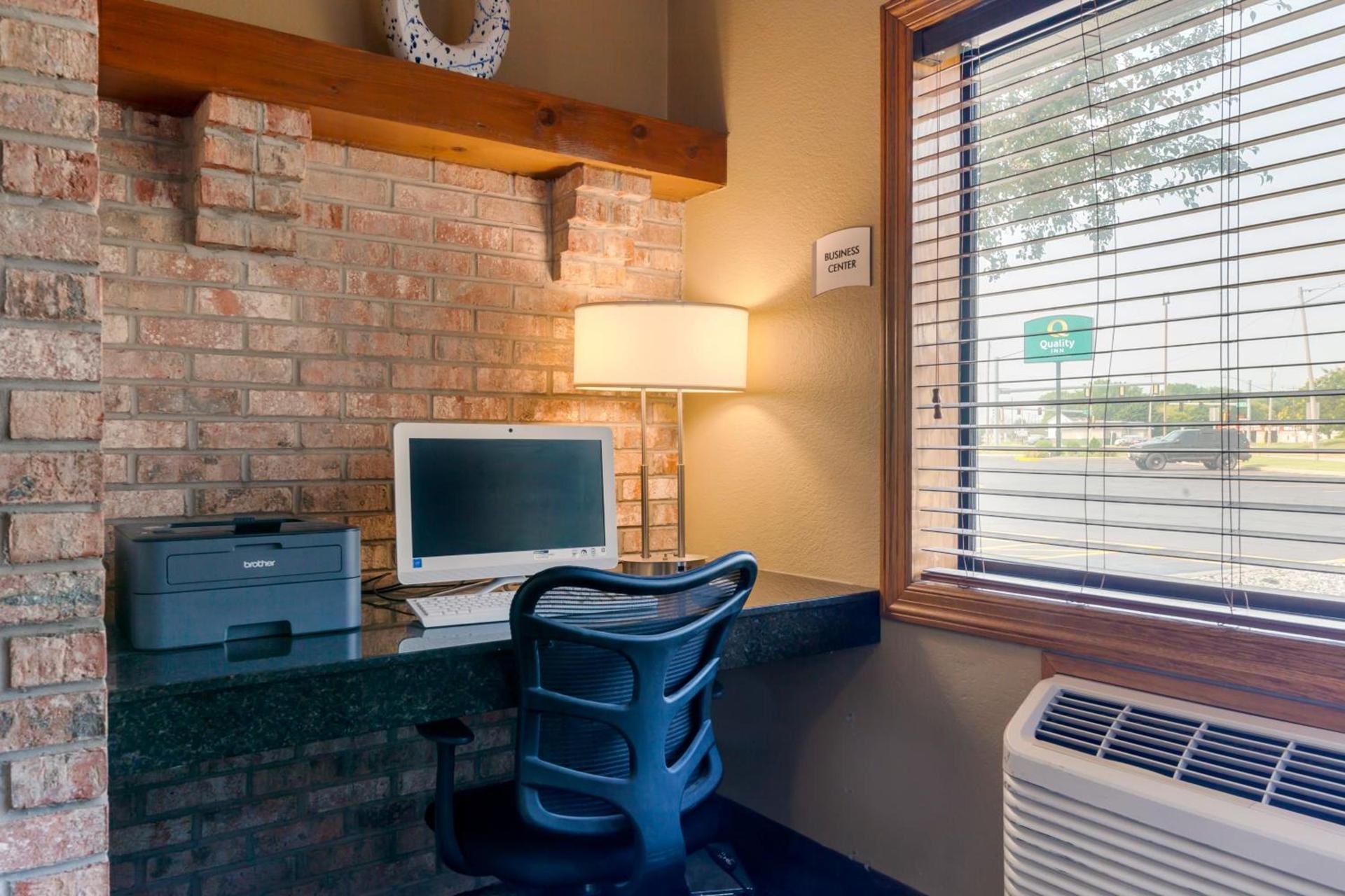 Quality Inn Oshkosh Aviation Park photo 53