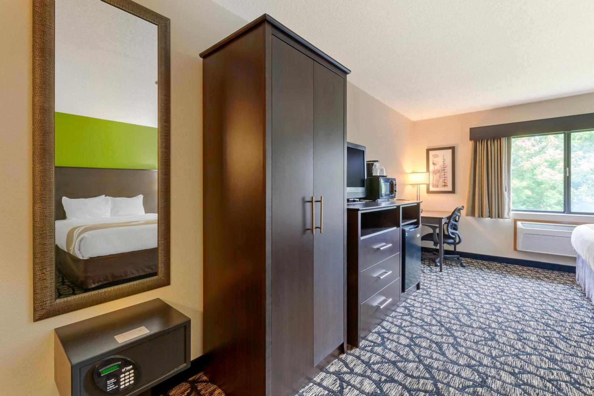 Quality Inn Oshkosh Aviation Park photo 65