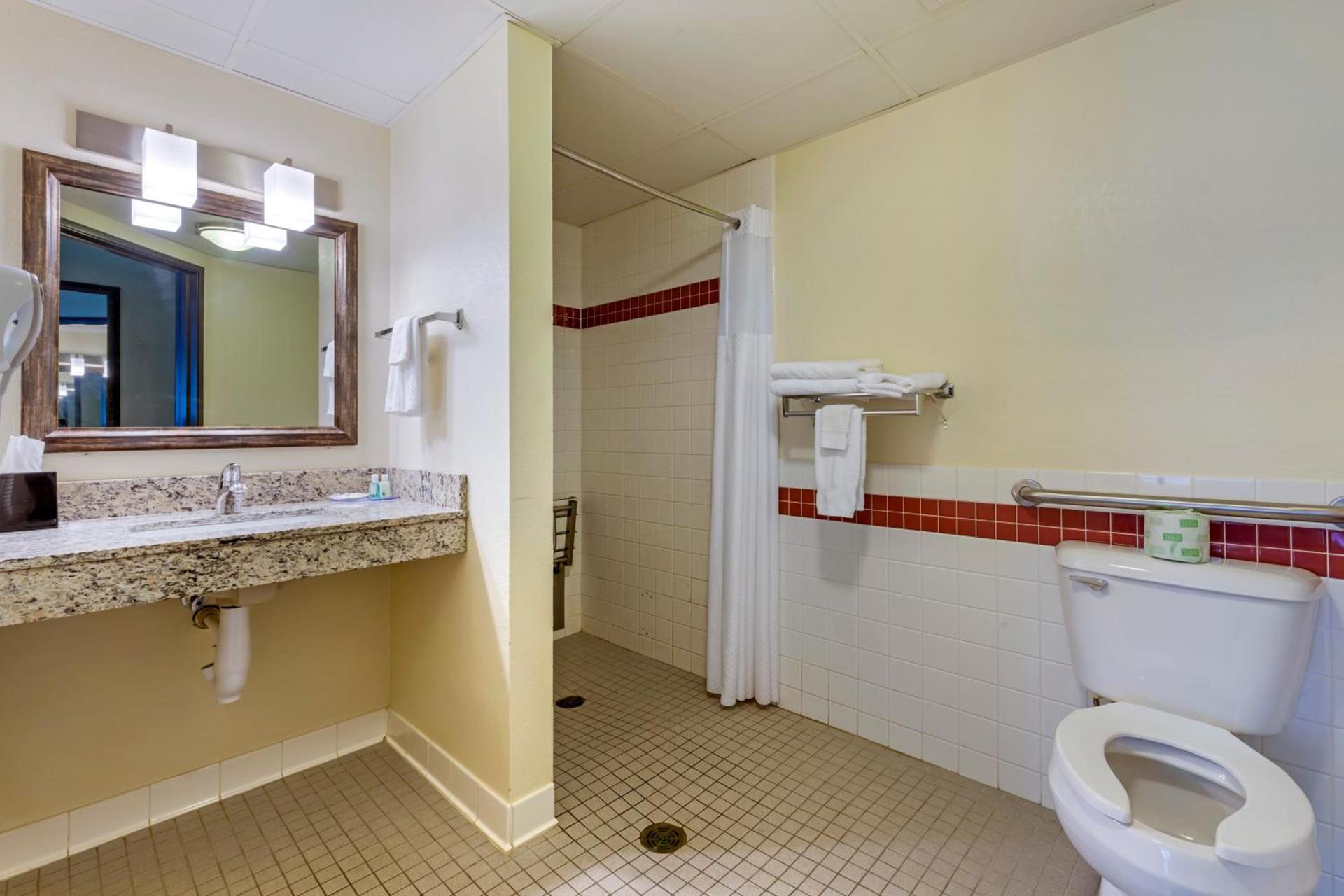 Quality Inn Oshkosh Aviation Park photo 70