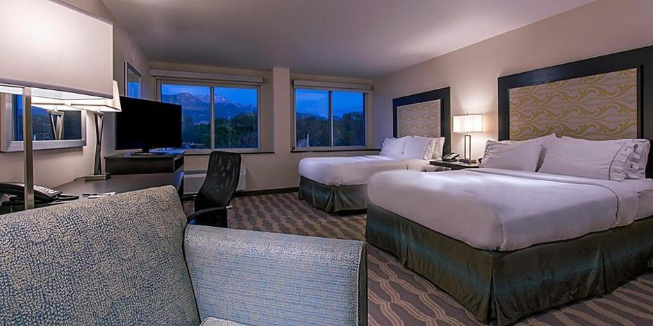 Holiday Inn Express & Suites Colorado Springs Central by IHG photo 4