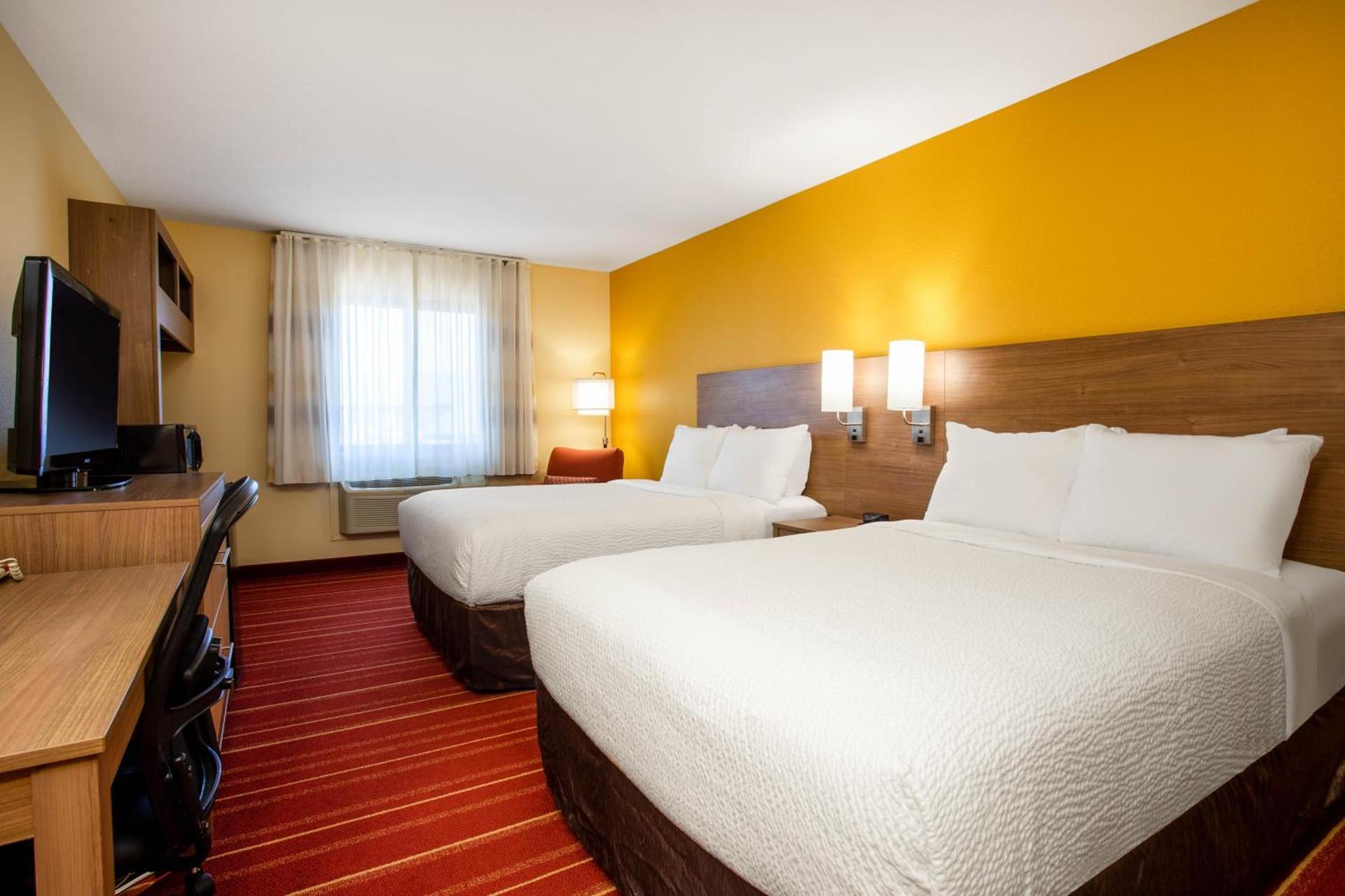 Days Inn by Wyndham Marquette photo 63