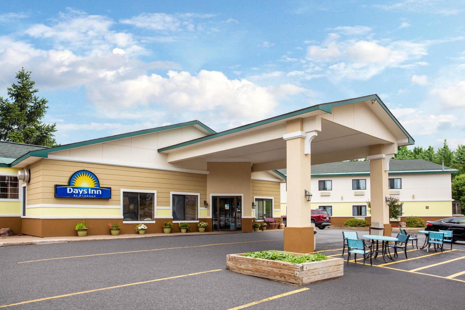 Days Inn by Wyndham Marquette photo 46