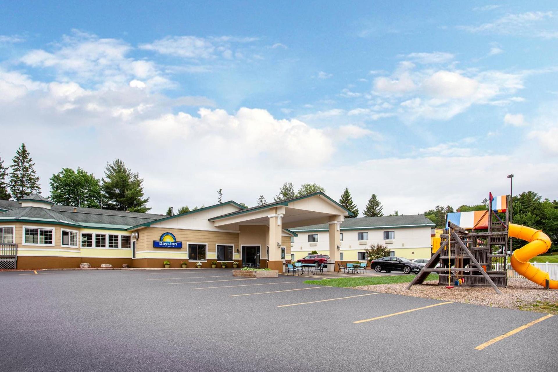 Days Inn by Wyndham Marquette photo 51