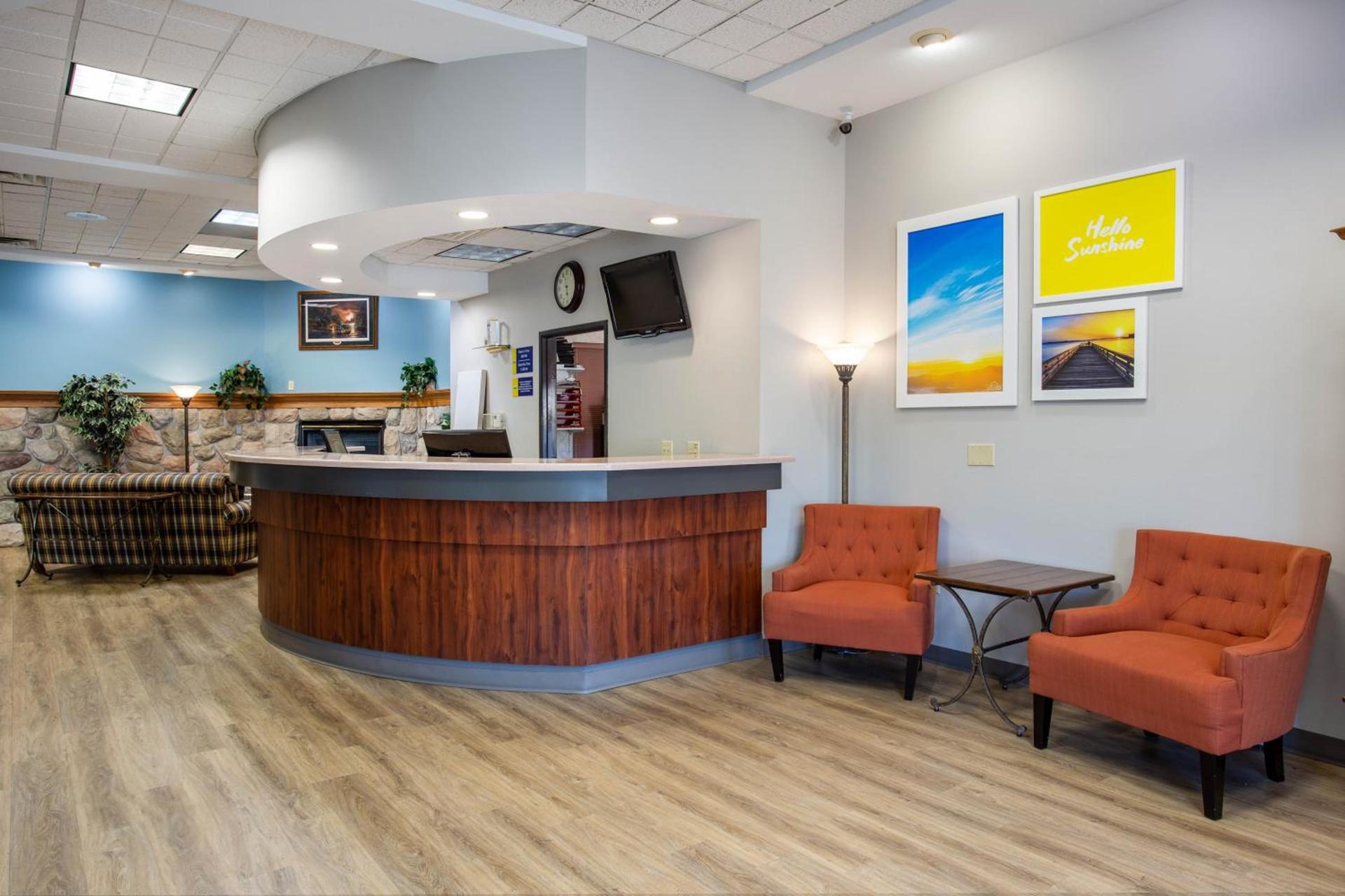 Days Inn by Wyndham Marquette photo 54