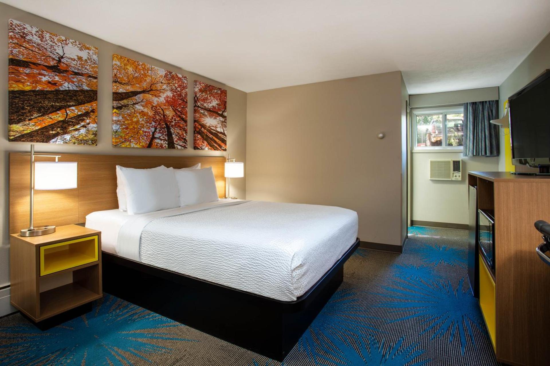 Days Inn by Wyndham Marquette photo 82