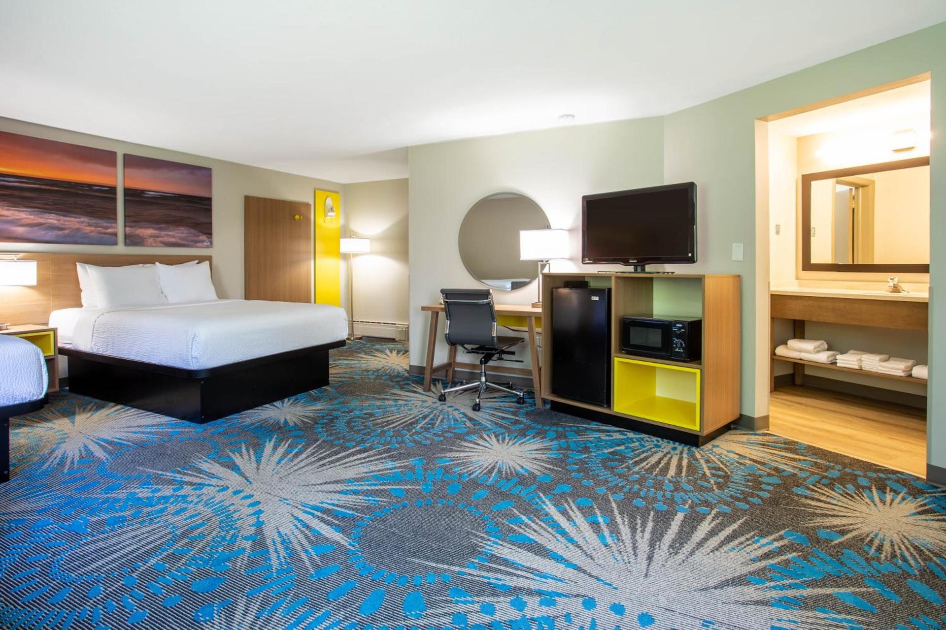 Days Inn by Wyndham Marquette photo 83
